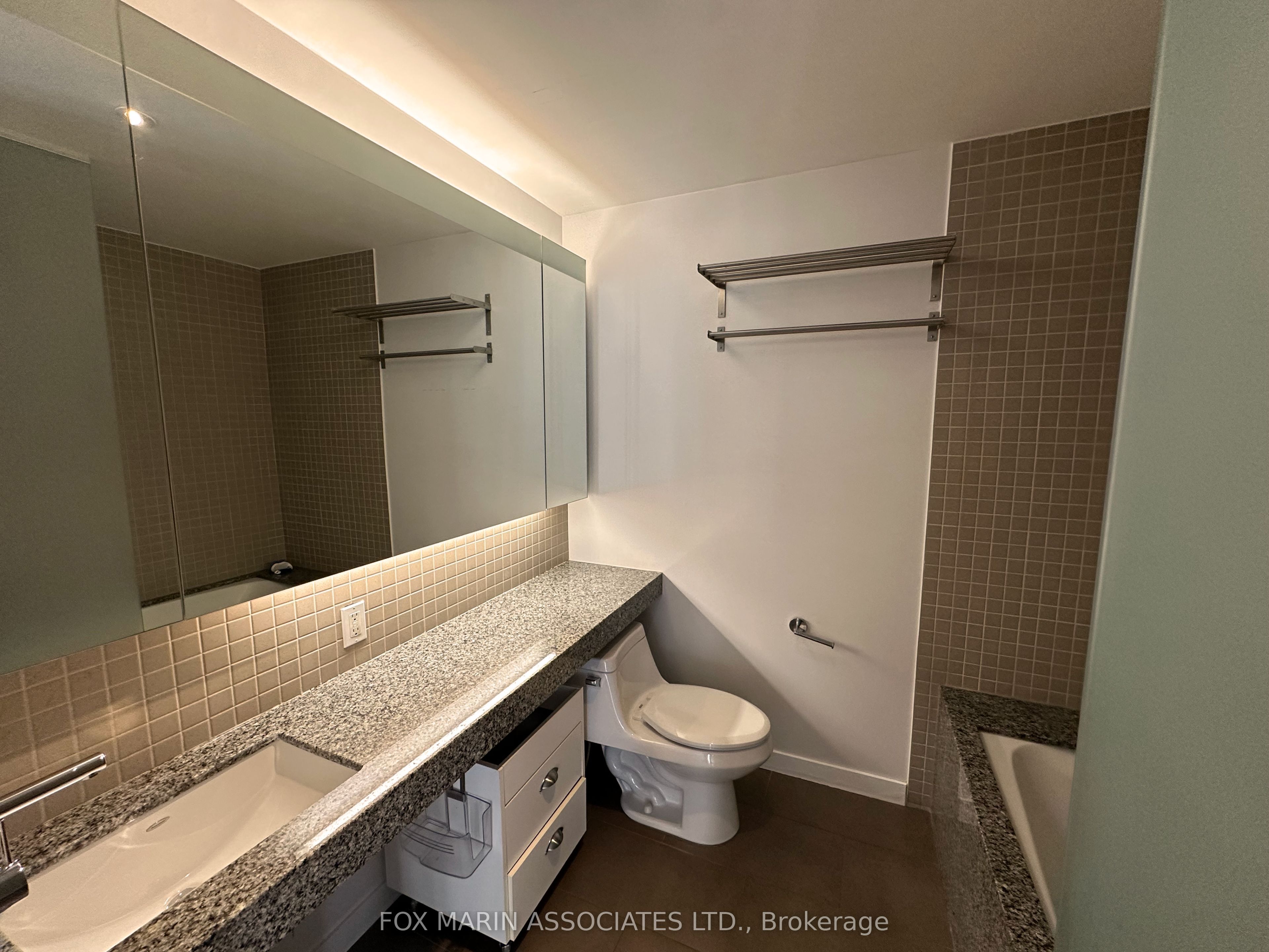 #526 - 1 Shaw Street Property Photo 12