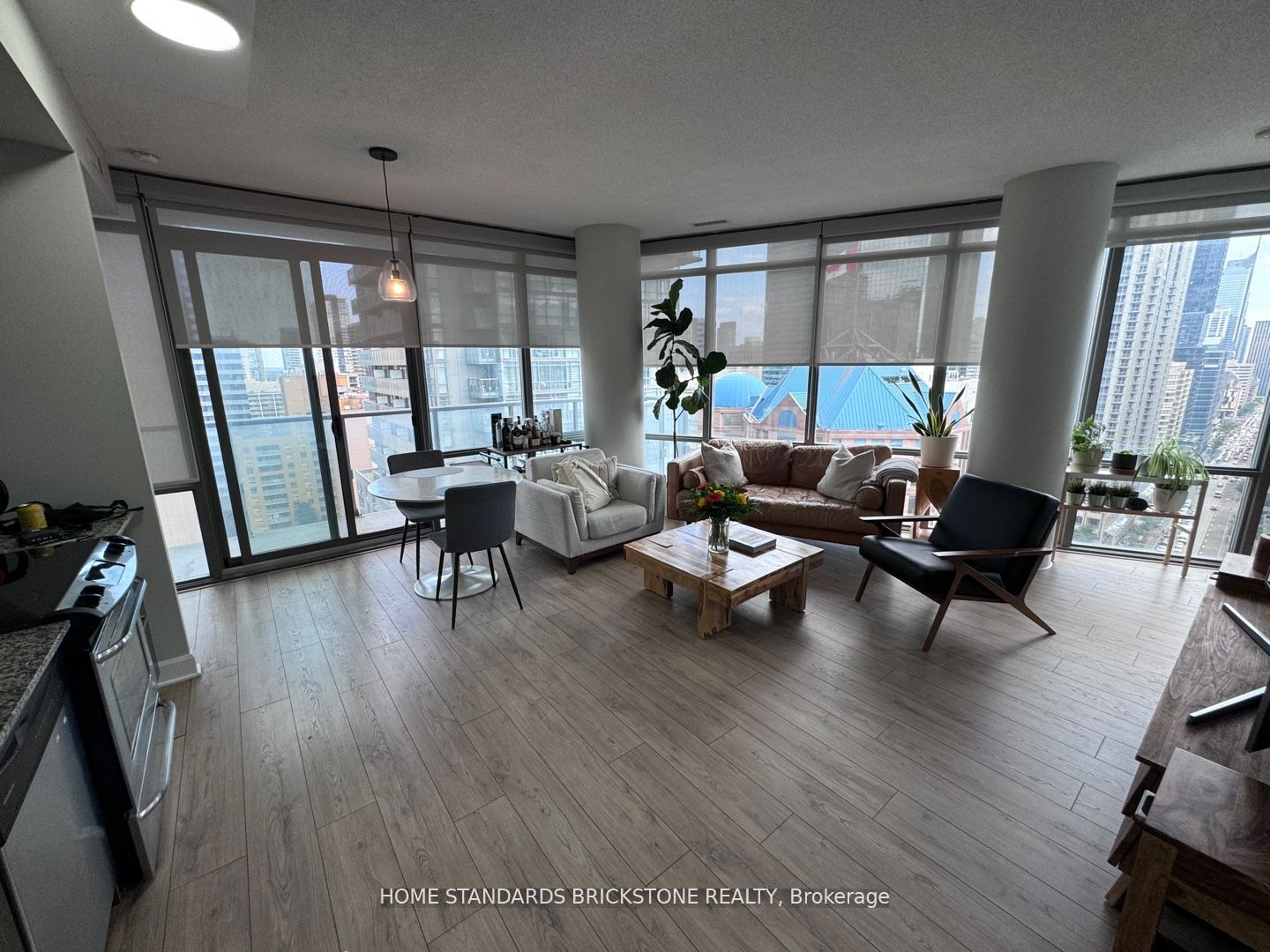 #1708 - 832 Bay Street Property Photo 1