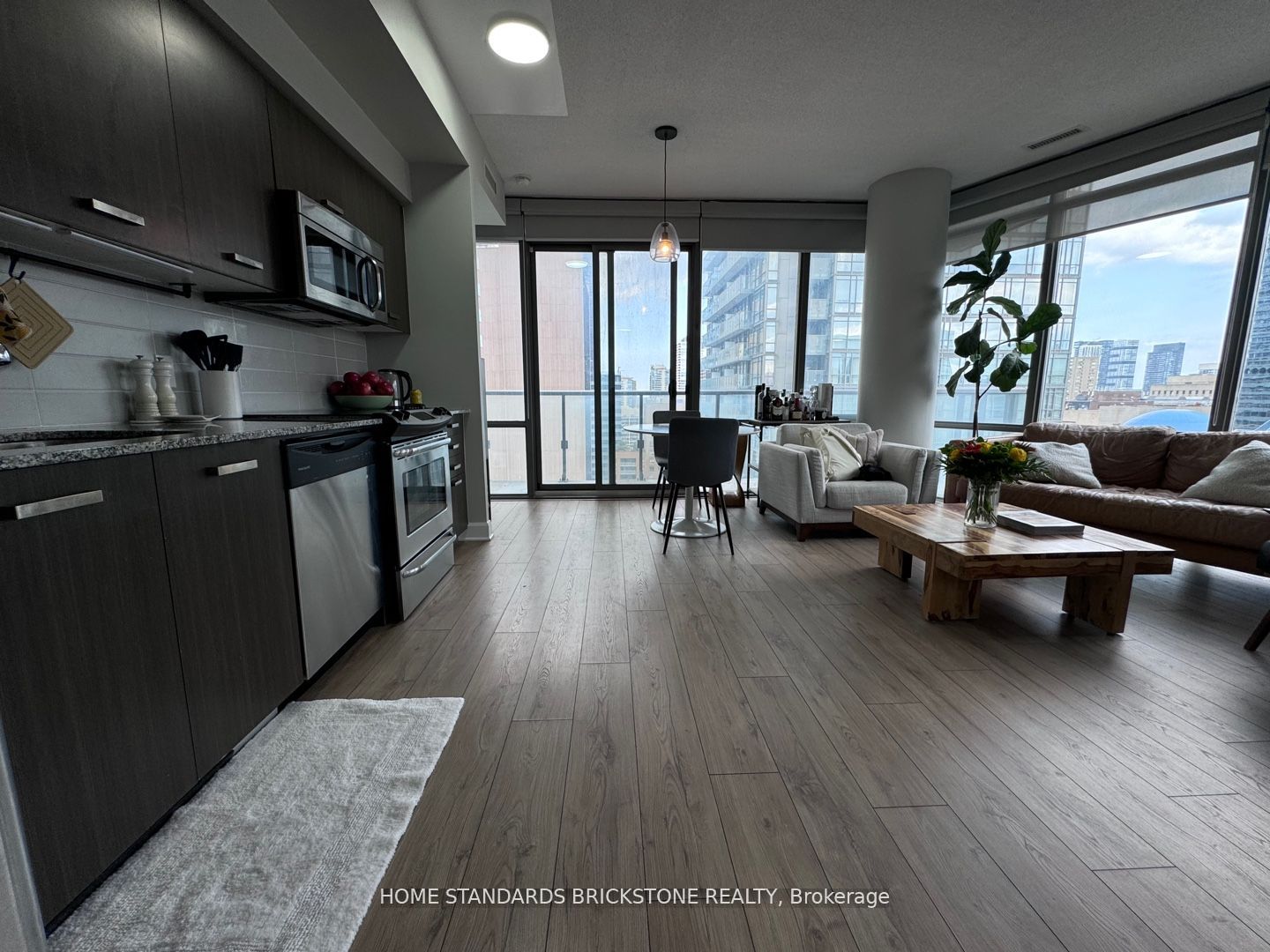 #1708 - 832 Bay Street Property Photo 3