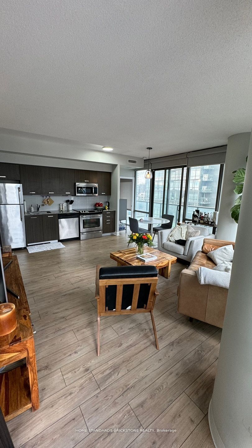 #1708 - 832 Bay Street Property Photo 8