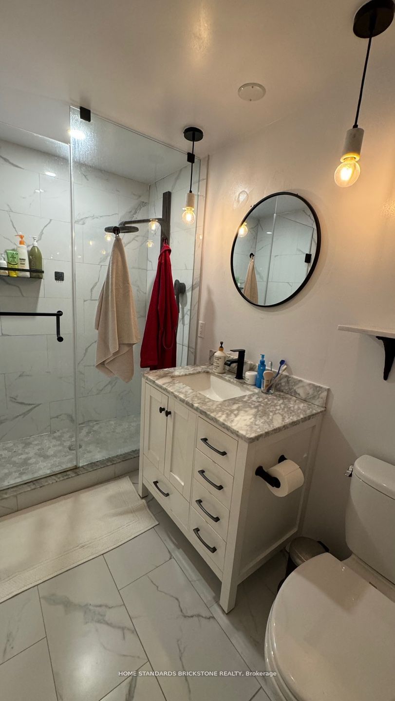 #1708 - 832 Bay Street Property Photo 19