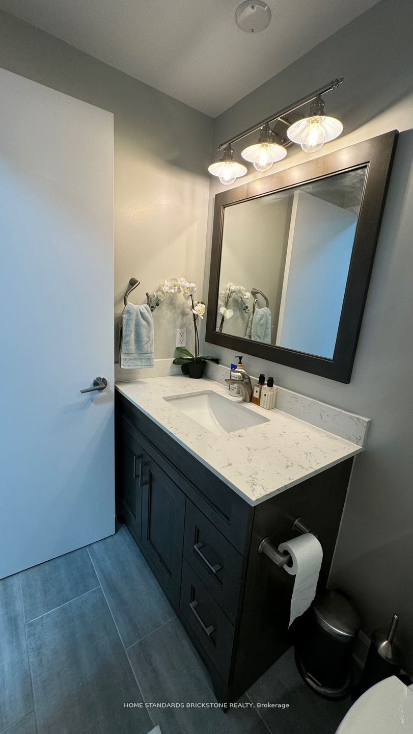 #1708 - 832 Bay Street Property Photo 25