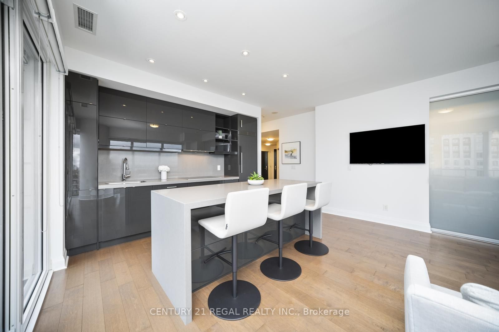 #2407 - 65 St Mary Street Property Photo 3