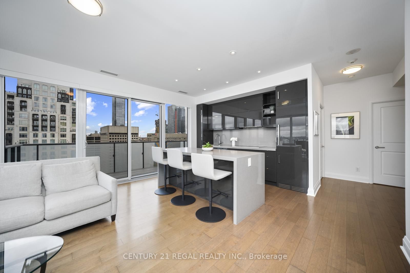 #2407 - 65 St Mary Street Property Photo 4