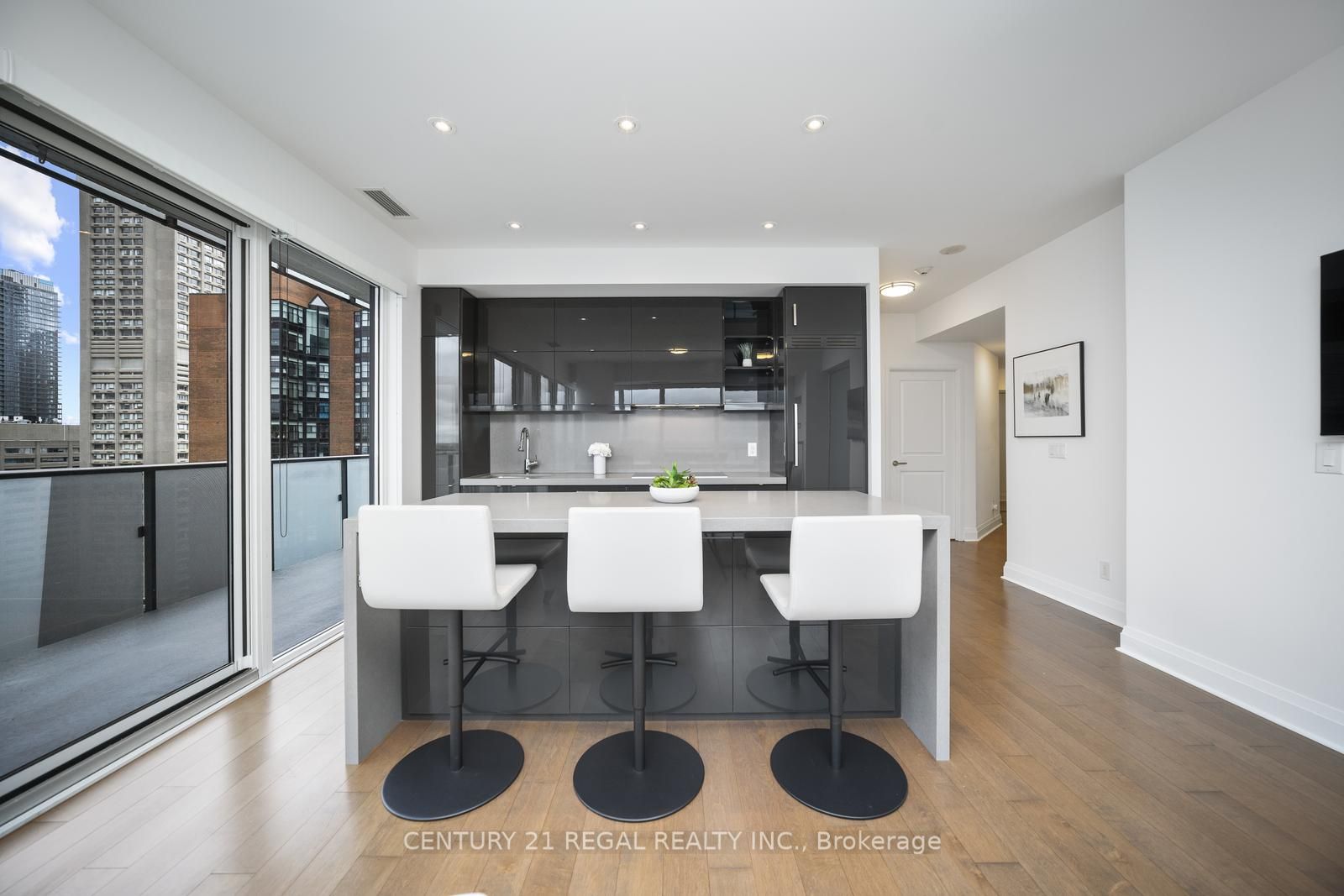 #2407 - 65 St Mary Street Property Photo 5