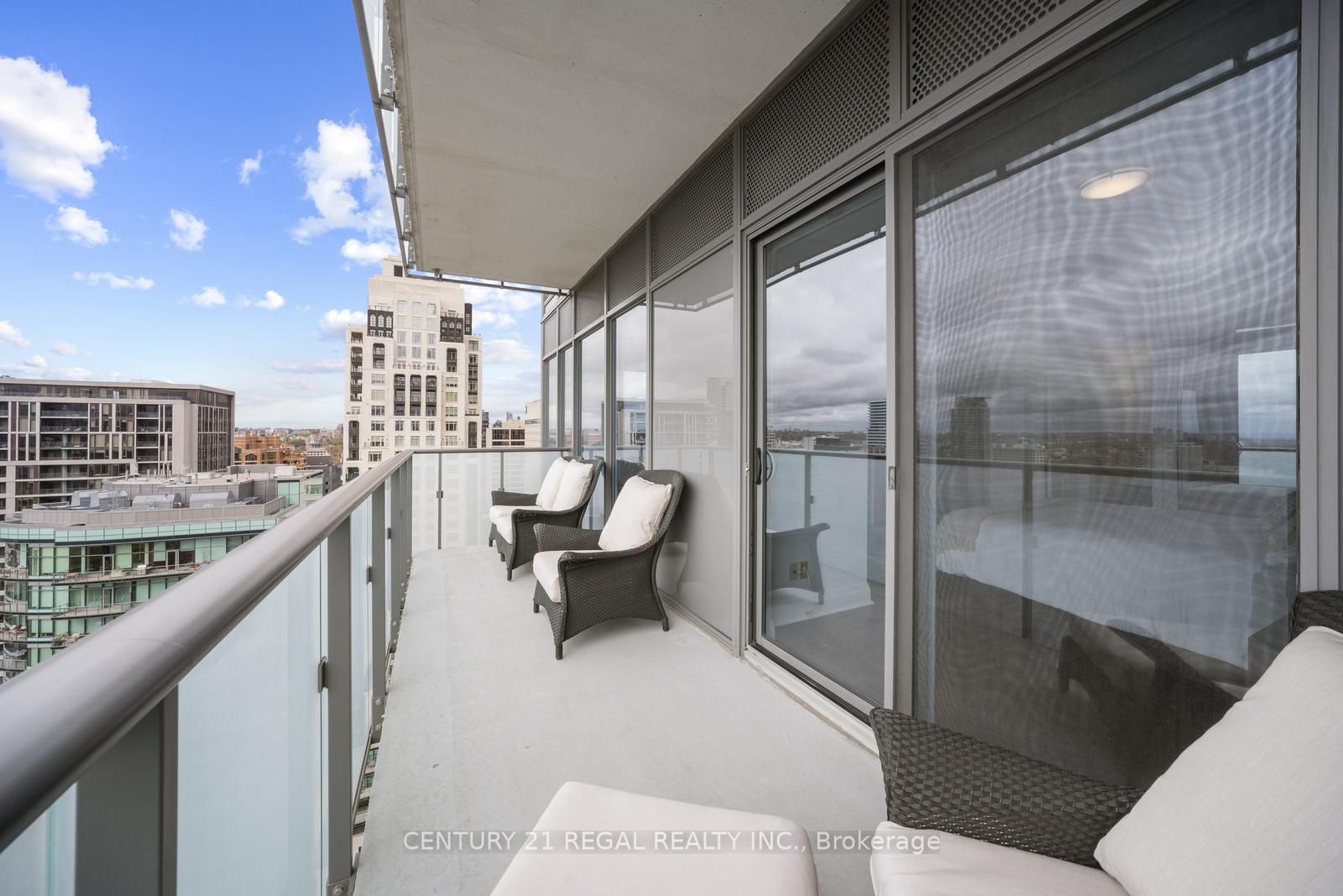 #2407 - 65 St Mary Street Property Photo 9