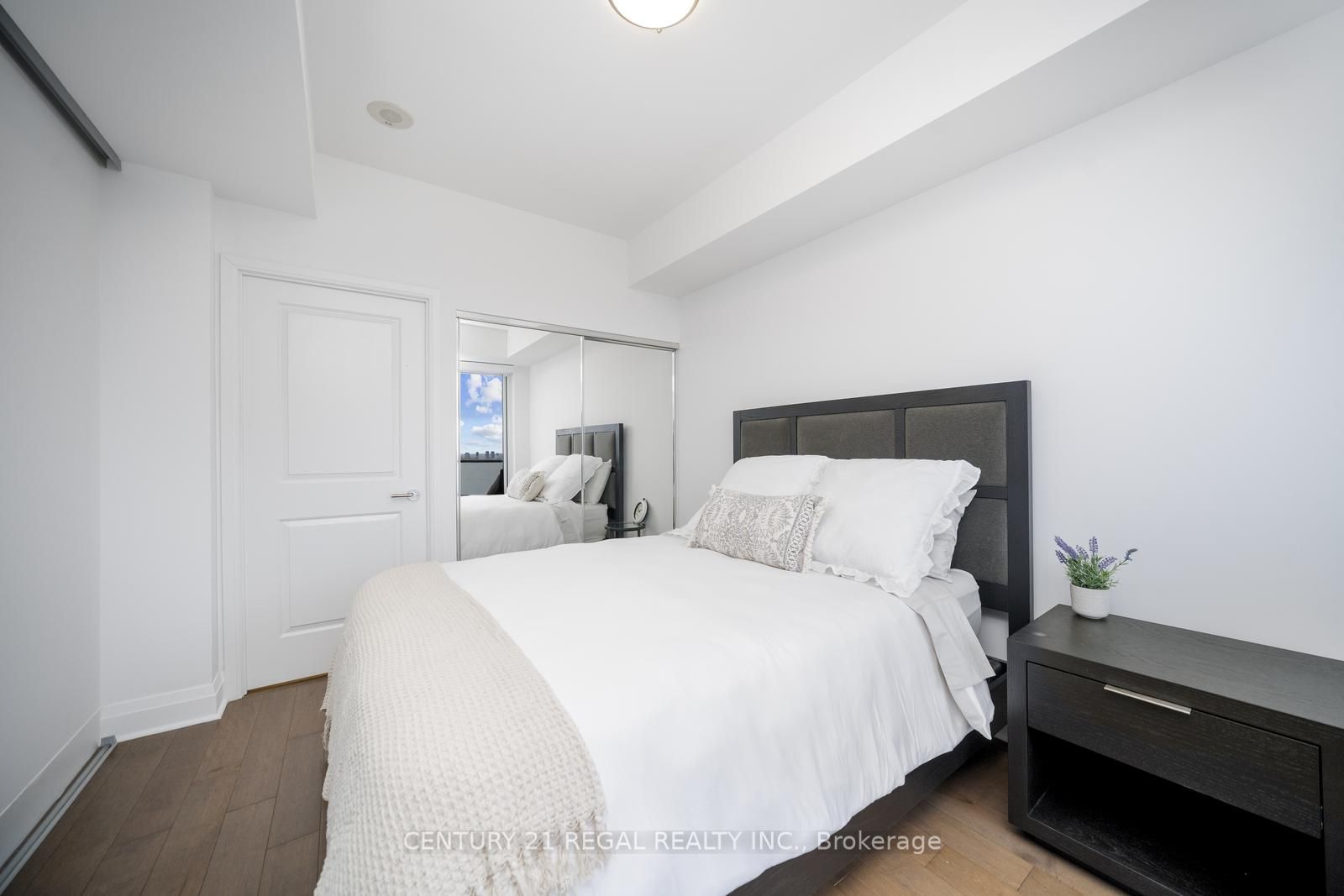 #2407 - 65 St Mary Street Property Photo 16