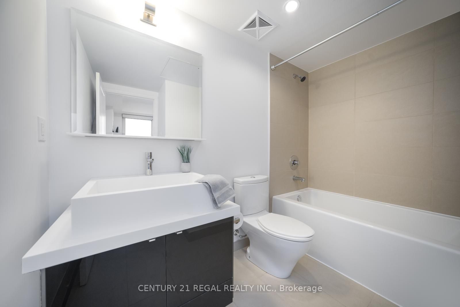 #2407 - 65 St Mary Street Property Photo 18