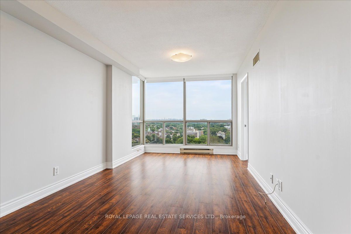 #lp04 - 298 Jarvis Street Property Photo 5