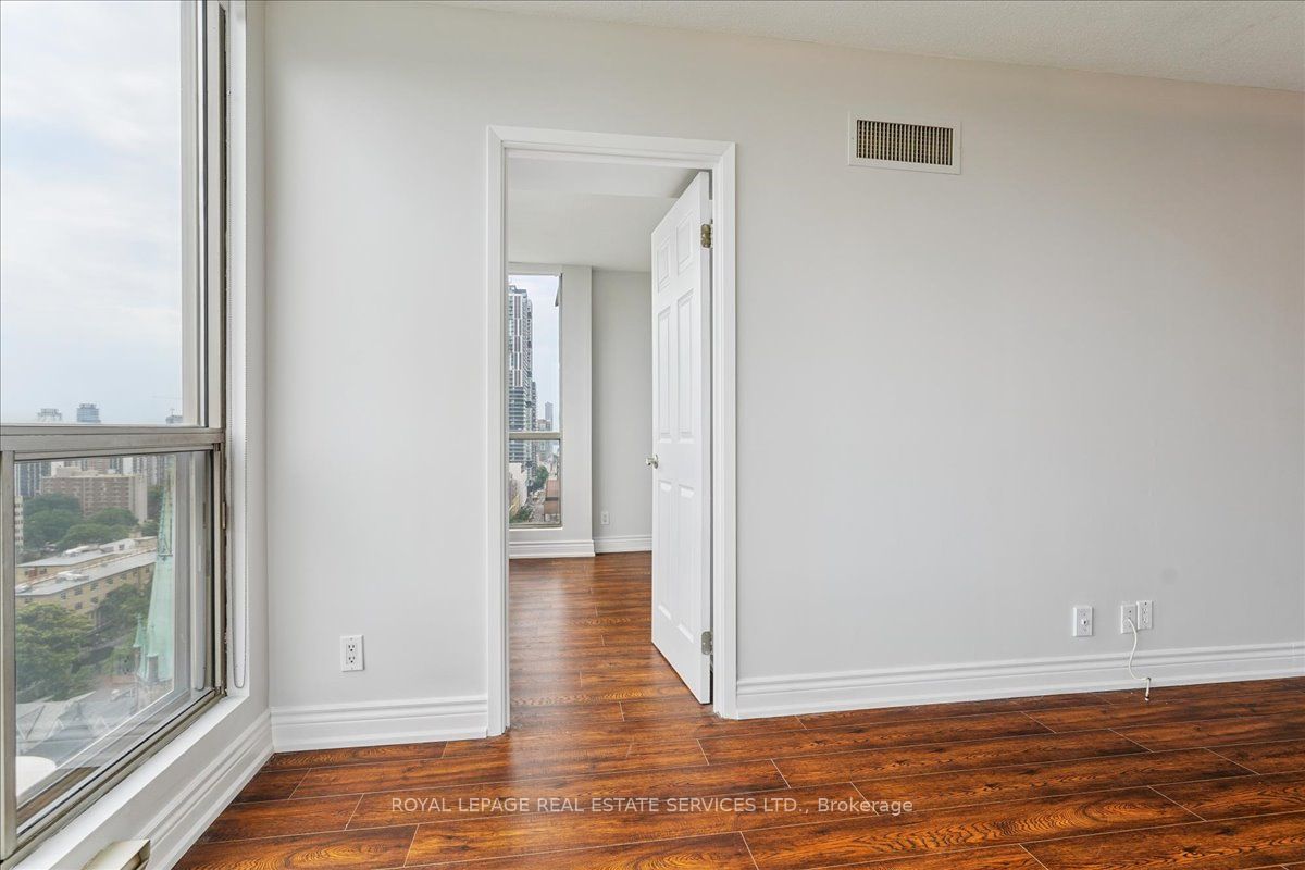#lp04 - 298 Jarvis Street Property Photo 8