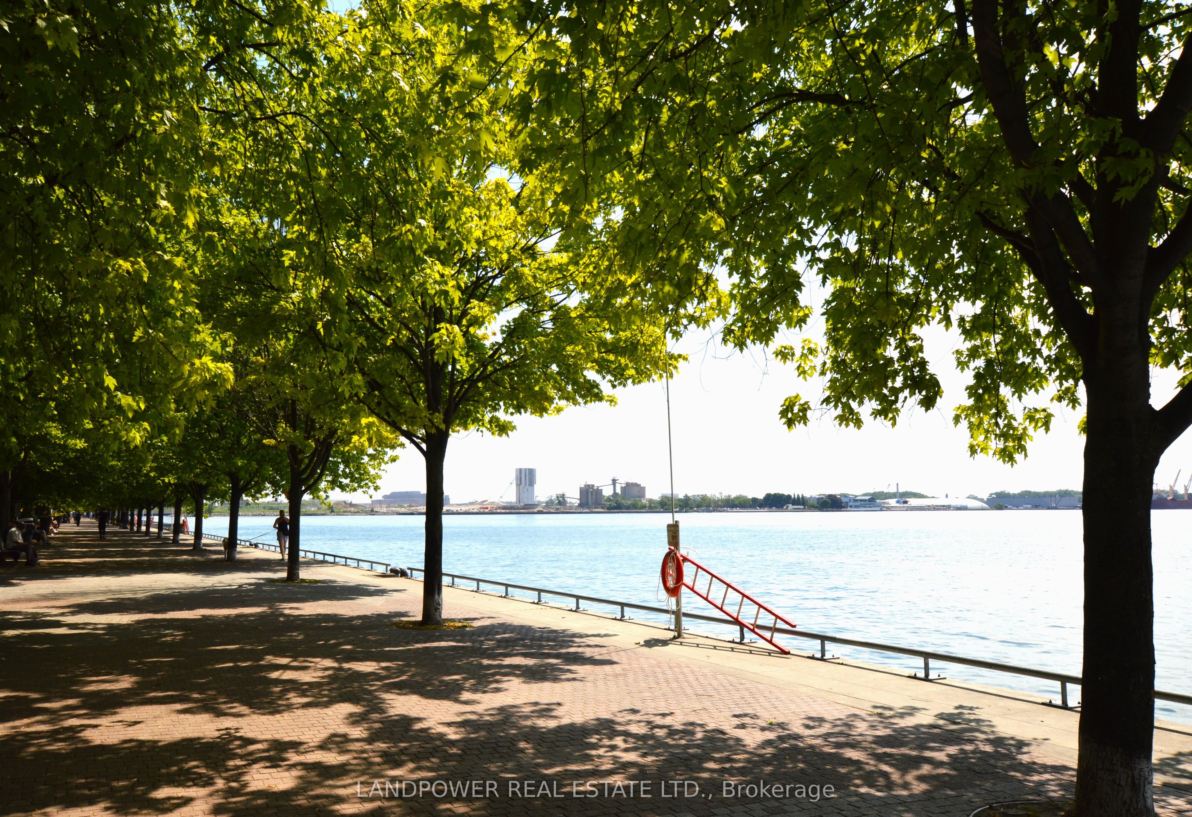 #434 - 15 Merchants' Wharf Property Photo 5