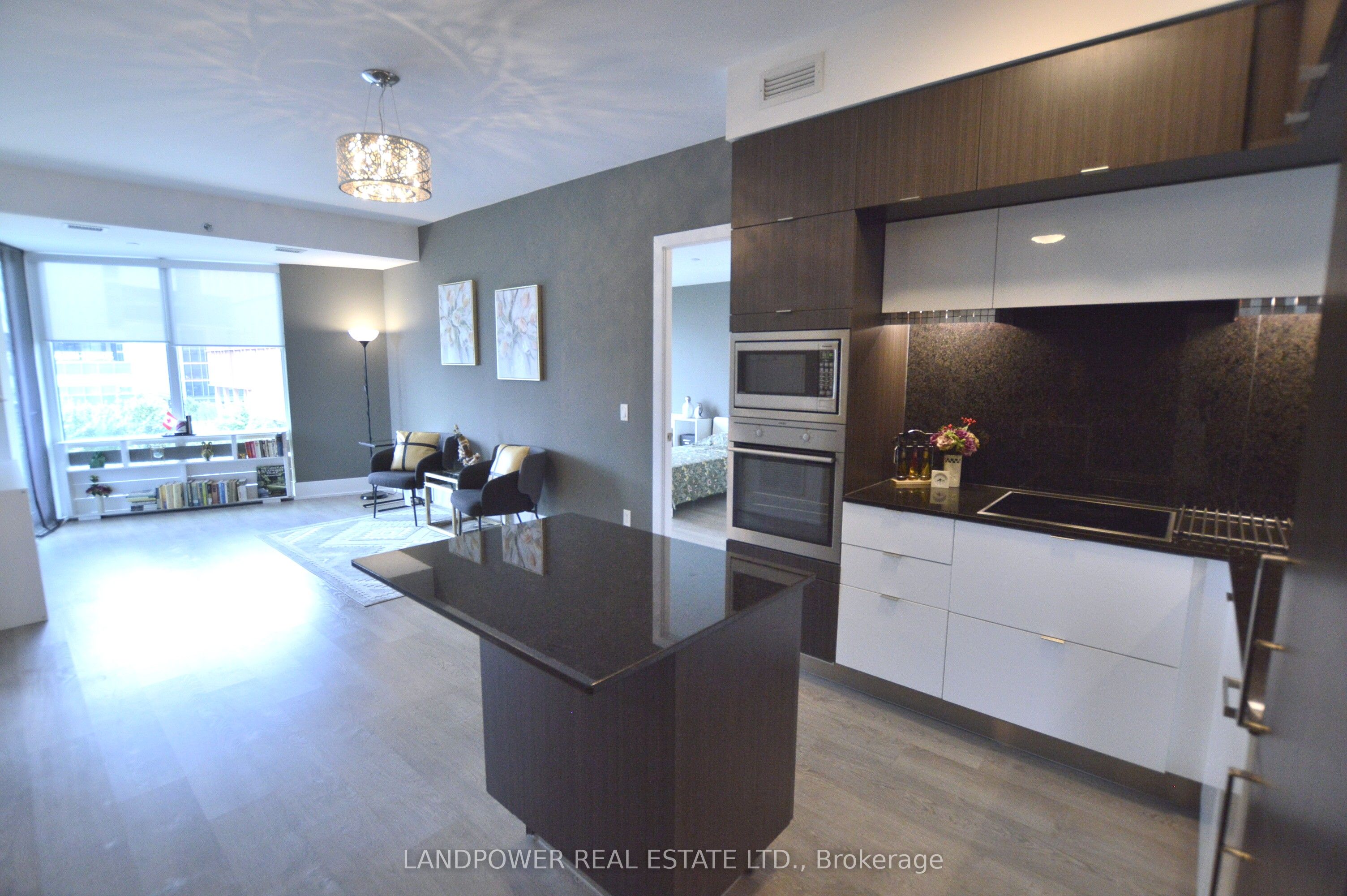 #434 - 15 Merchants' Wharf Property Photo 12