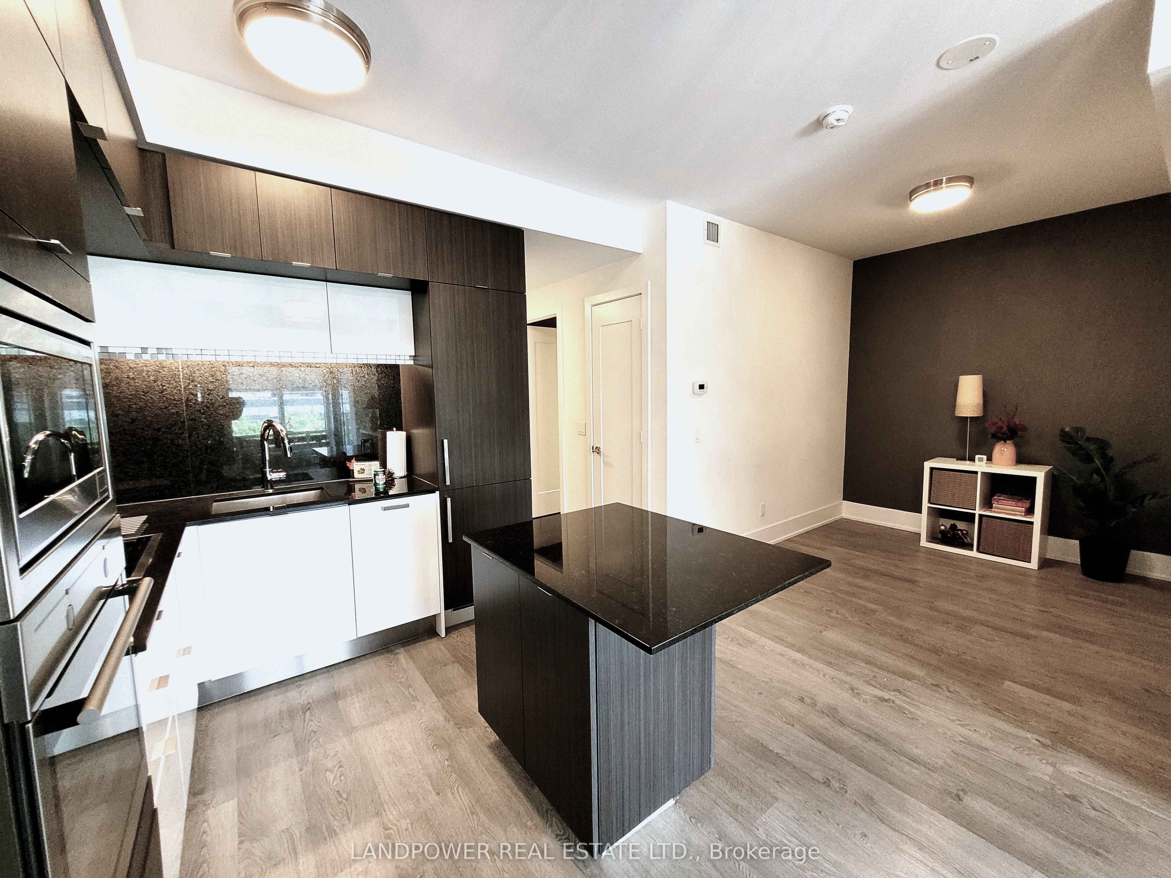 #434 - 15 Merchants' Wharf Property Photo 13