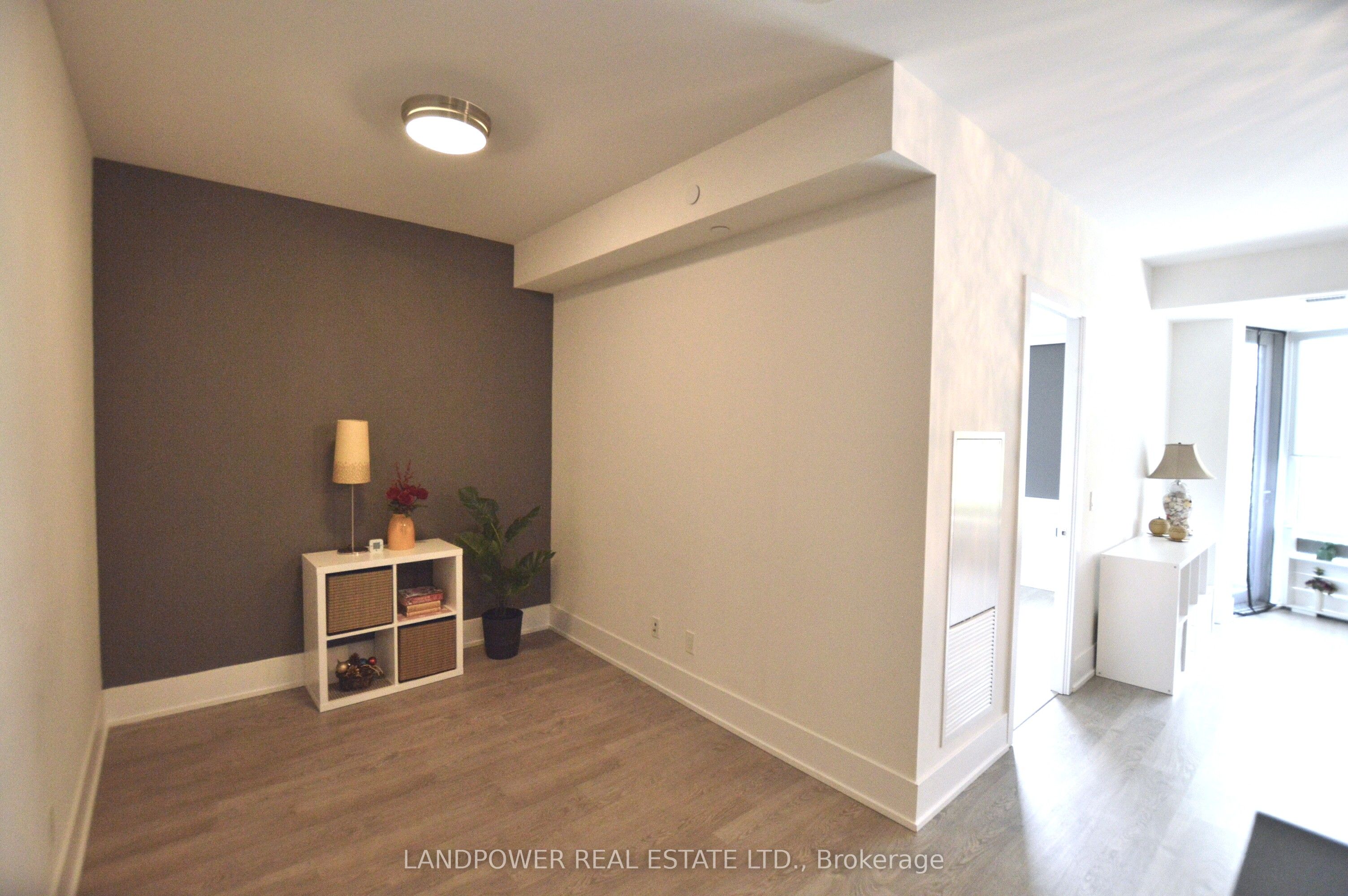 #434 - 15 Merchants' Wharf Property Photo 18