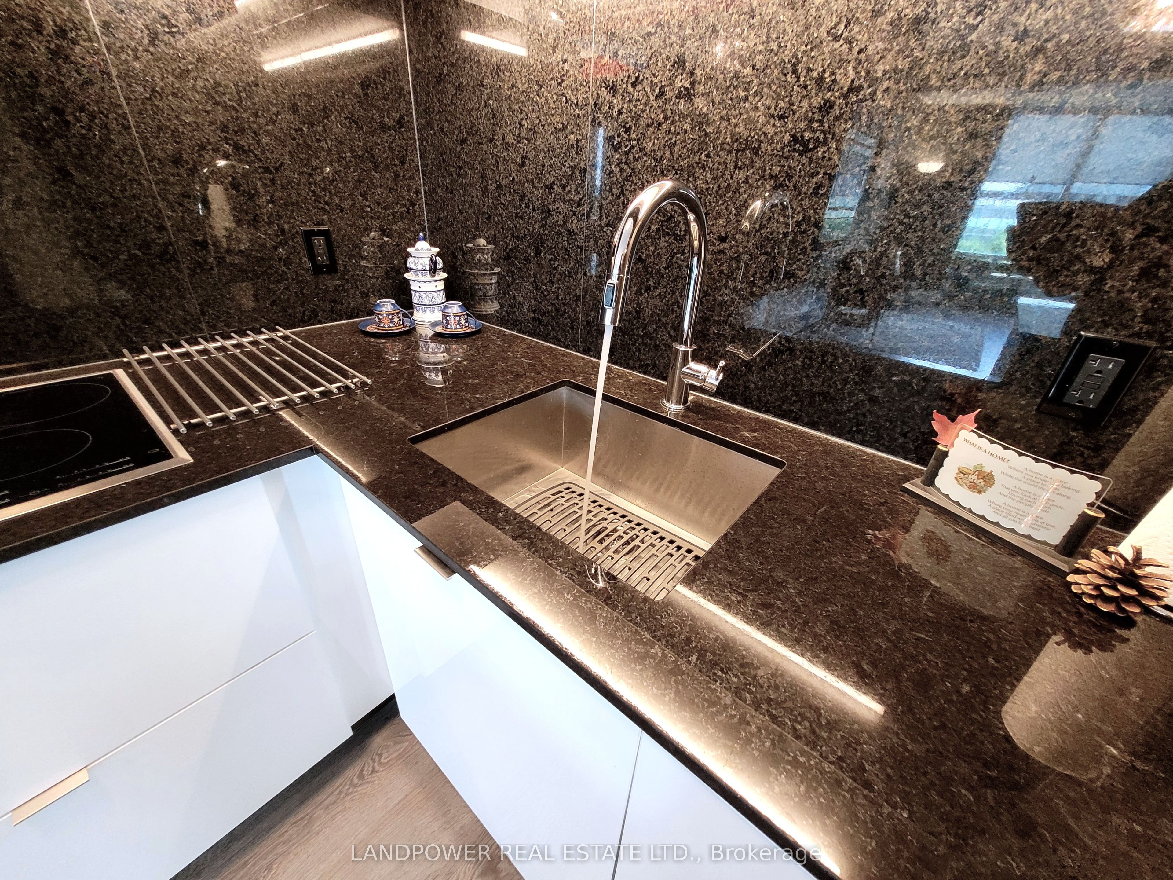 #434 - 15 Merchants' Wharf Property Photo 21