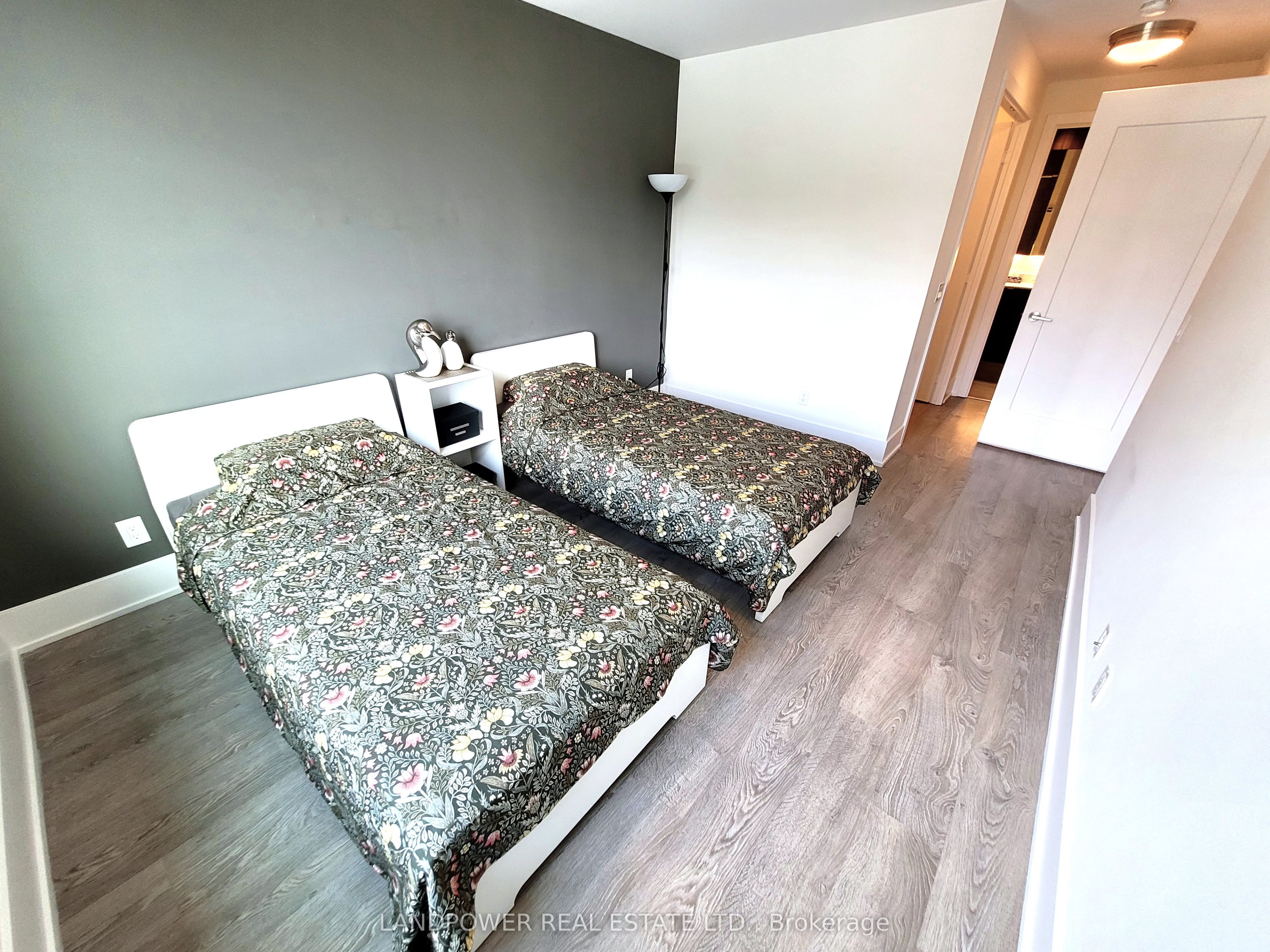 #434 - 15 Merchants' Wharf Property Photo 32