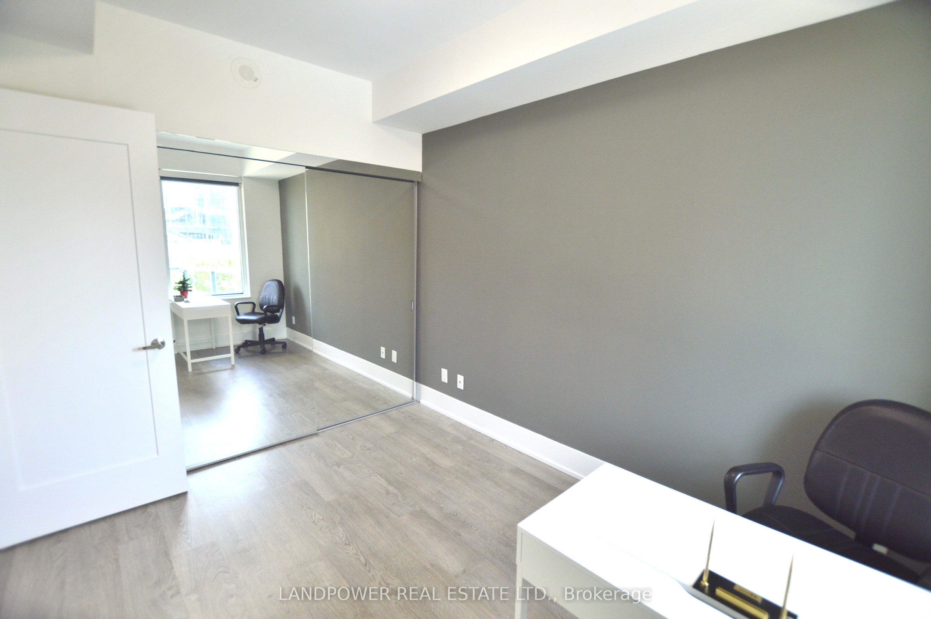 #434 - 15 Merchants' Wharf Property Photo 39