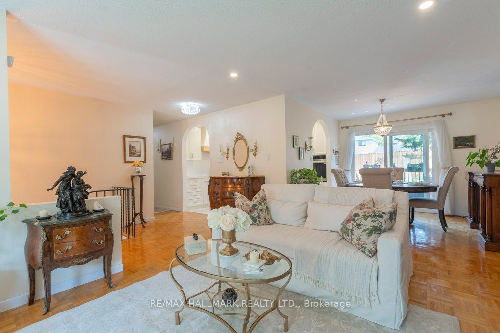 142 Aspenwood Drive Property Photo 4