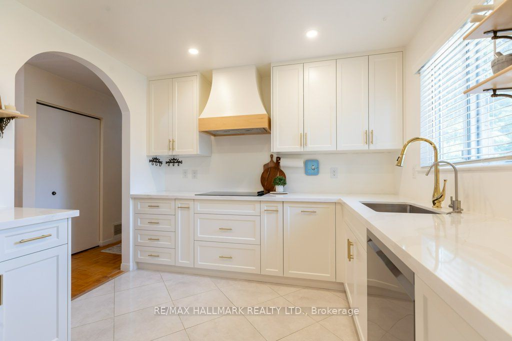 142 Aspenwood Drive Property Photo 7