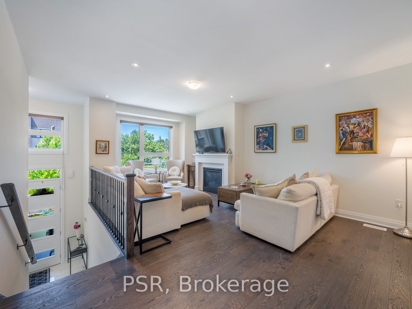 23 Hollyhock Court Property Photo 3