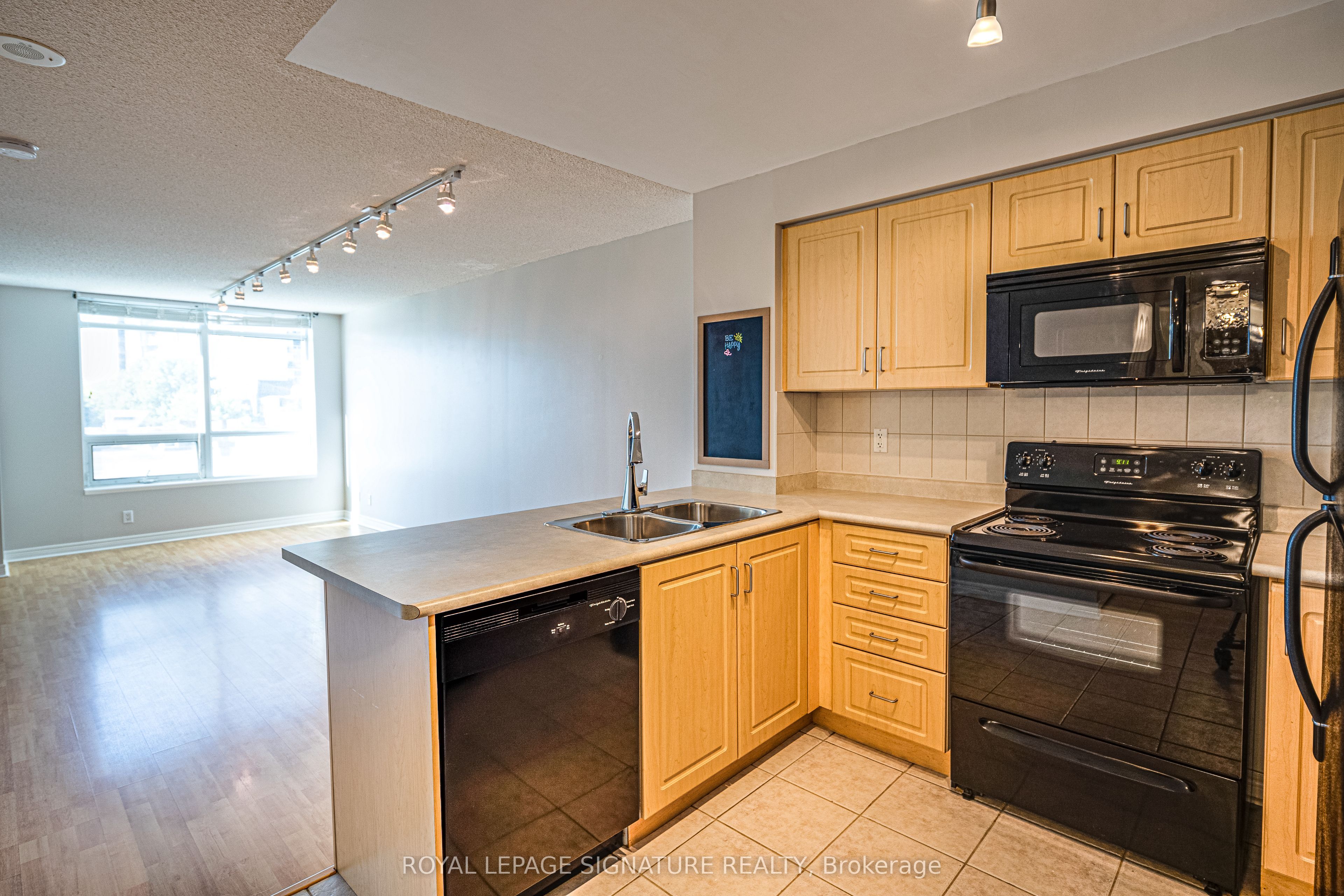 212 Eglinton Avenue 402 Property Photo 1