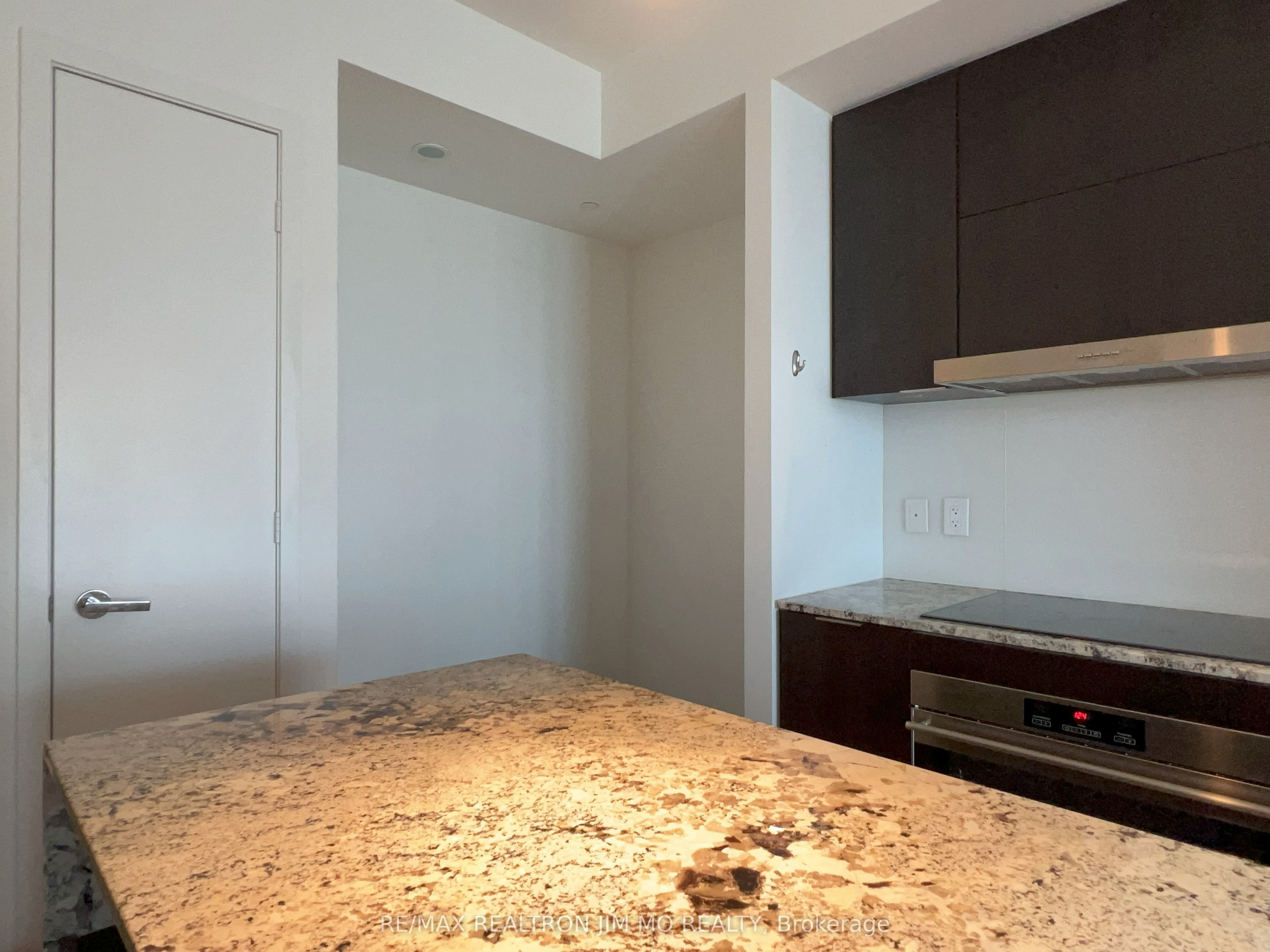 #3912 - 1 Bloor Street Property Photo 6