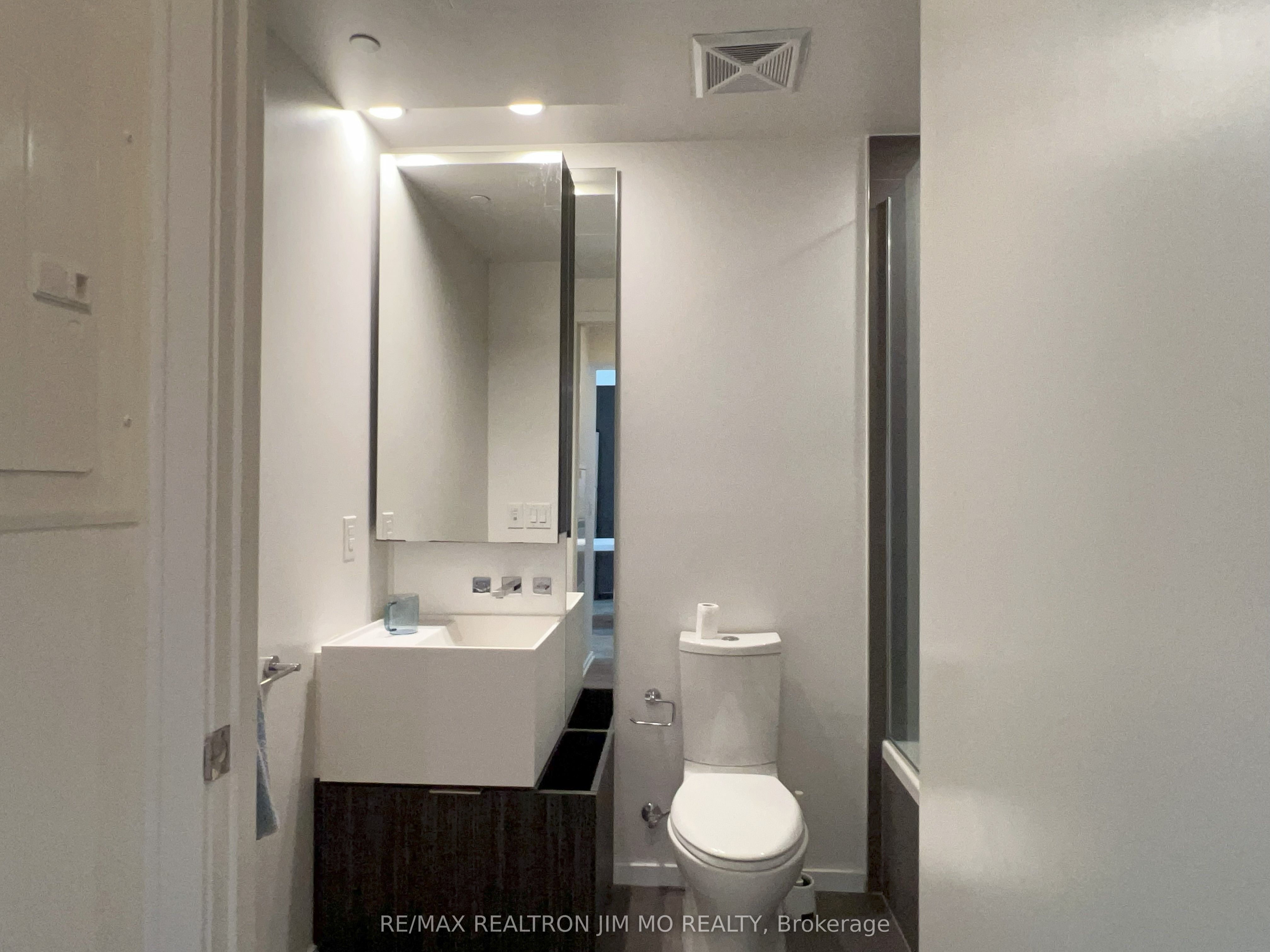 #3912 - 1 Bloor Street Property Photo 13