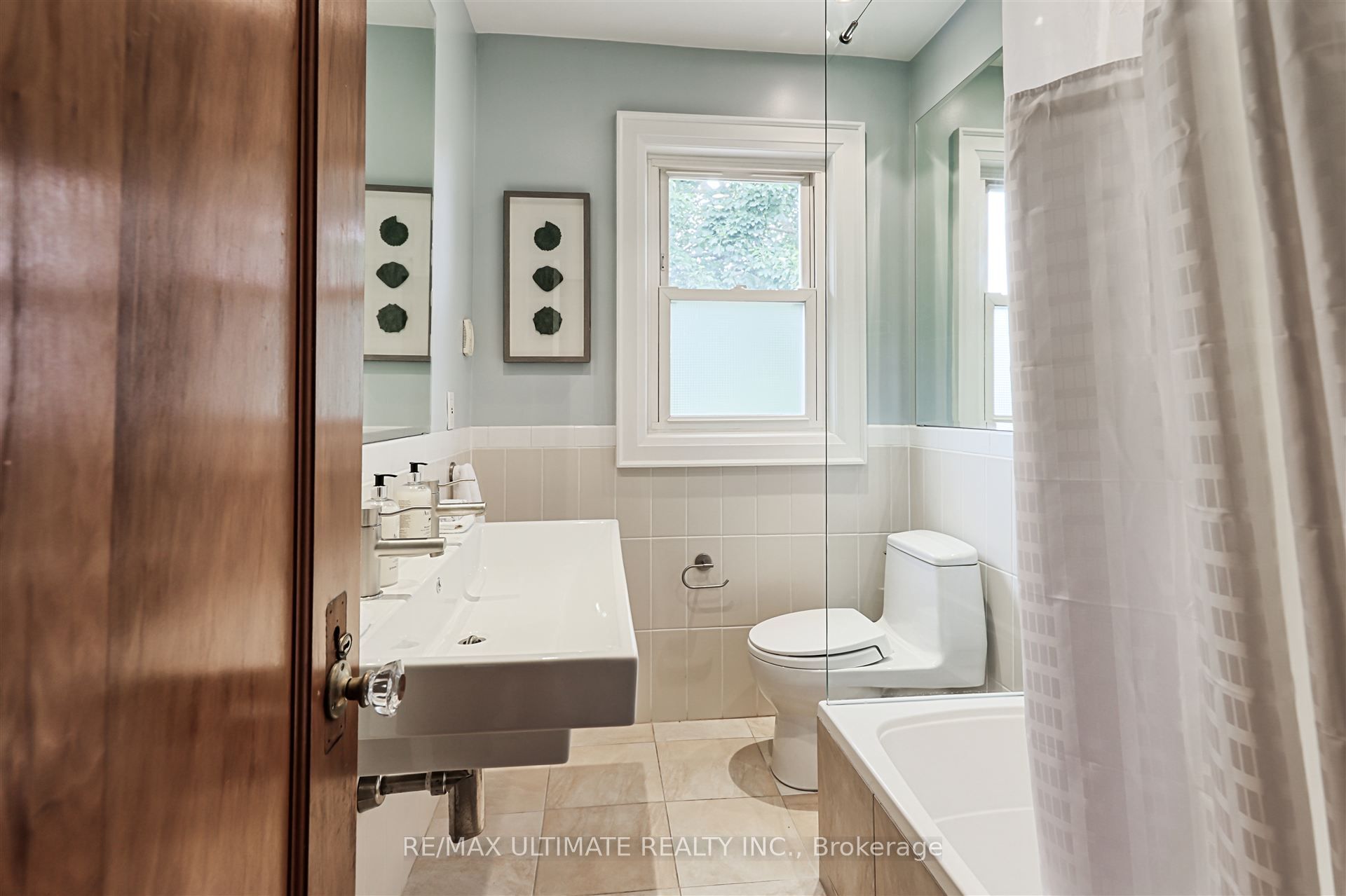 20 Woburn Avenue Property Photo 23
