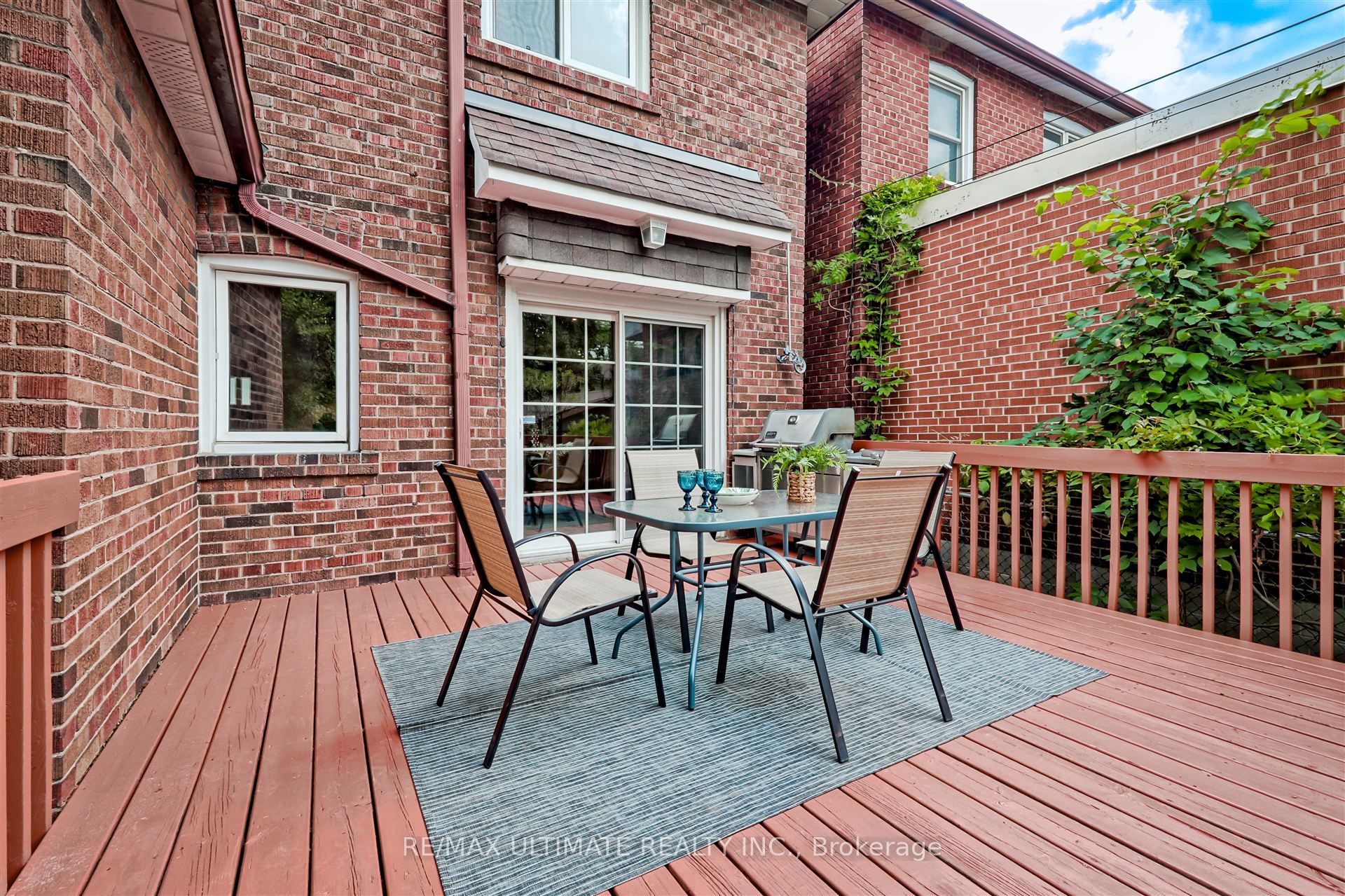 20 Woburn Avenue Property Photo 26