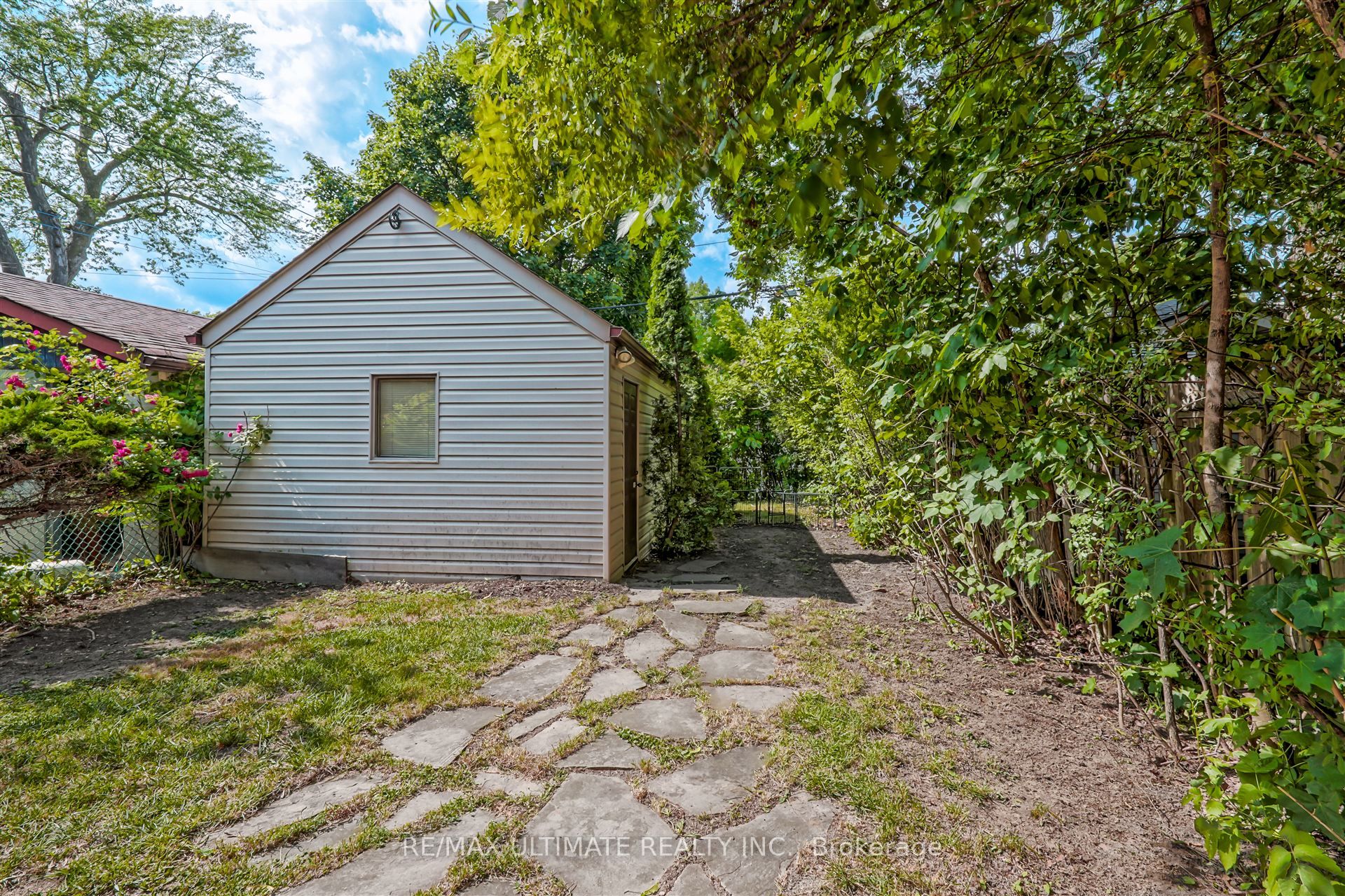 20 Woburn Avenue Property Photo 28