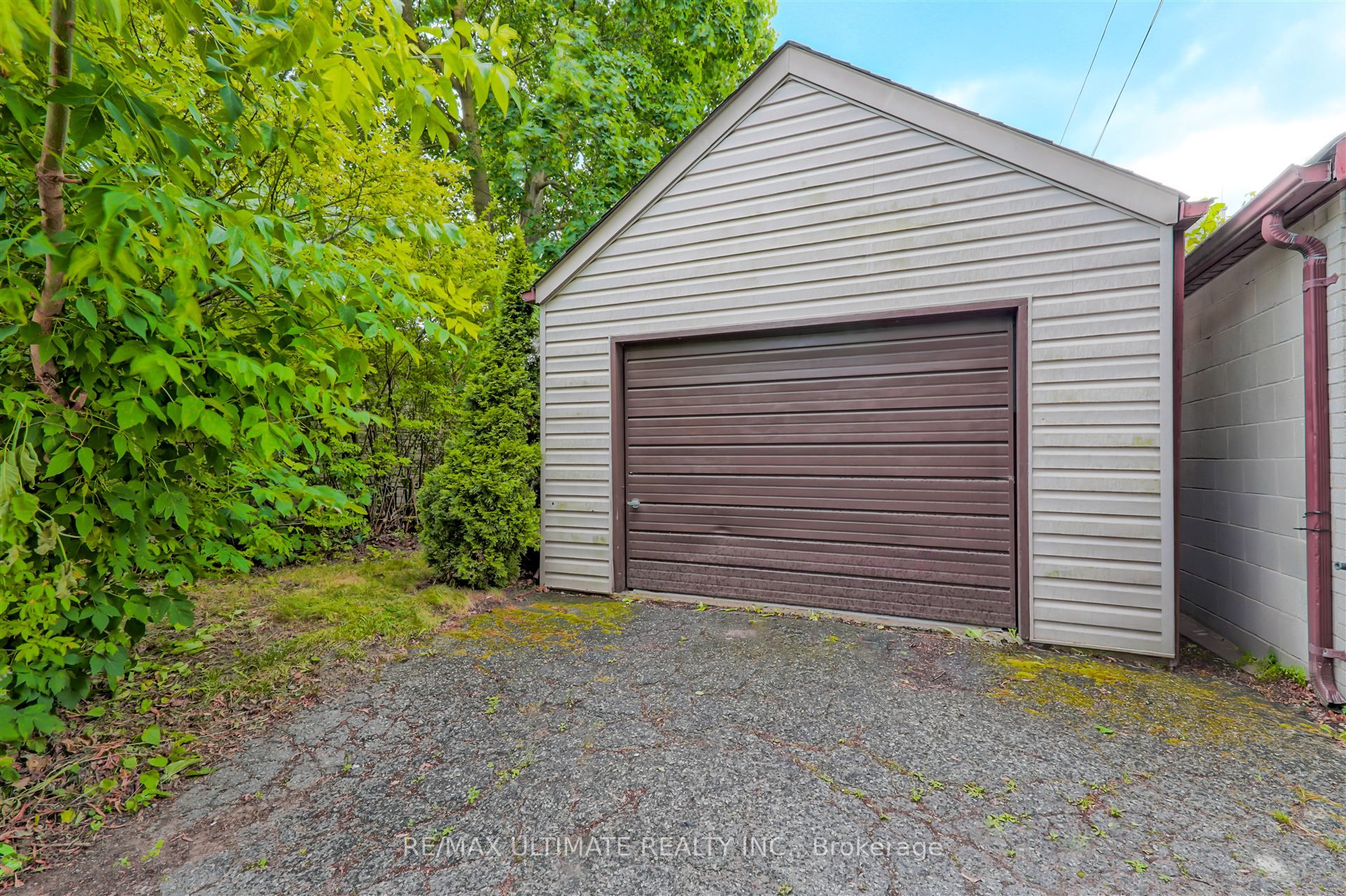 20 Woburn Avenue Property Photo 31