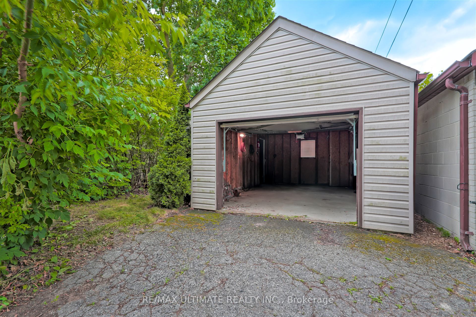 20 Woburn Avenue Property Photo 32