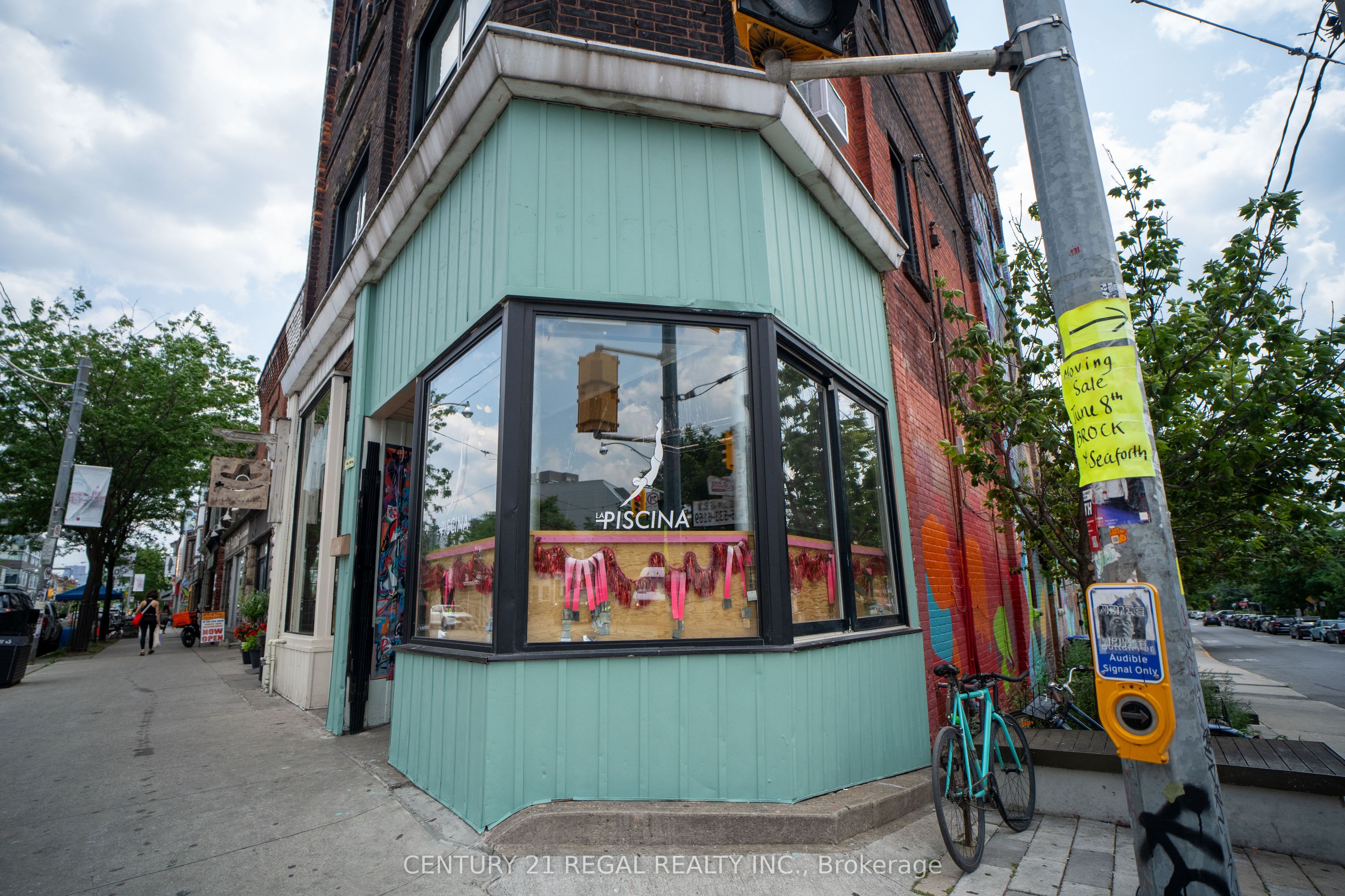 1615 Dundas Street Property Photo 1