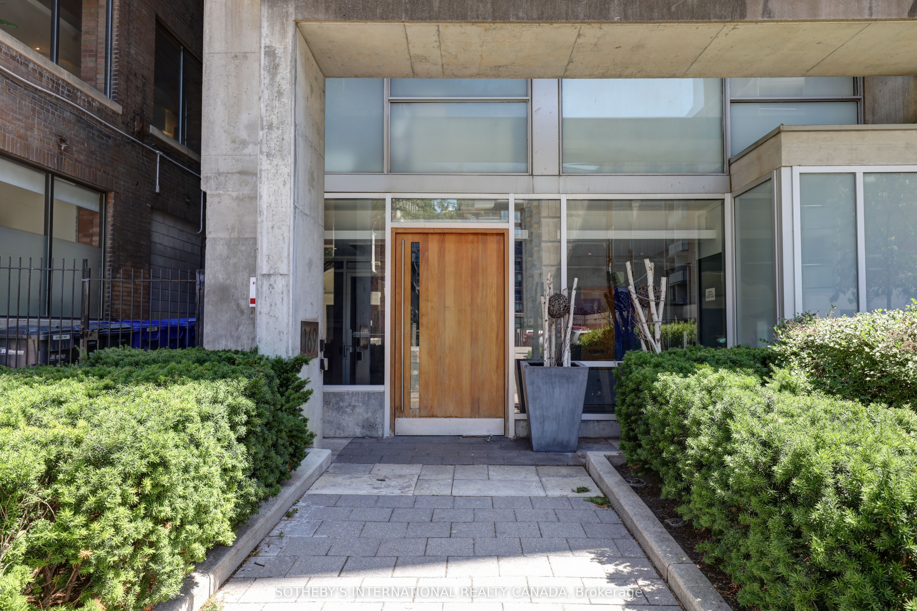 169 John Street 804 Property Photo 4
