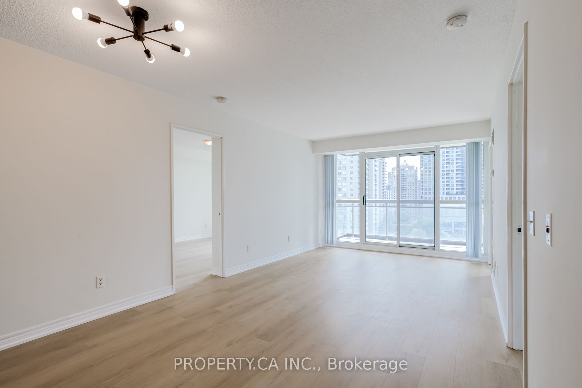 18 Parkview Avenue 1008 Property Photo 1