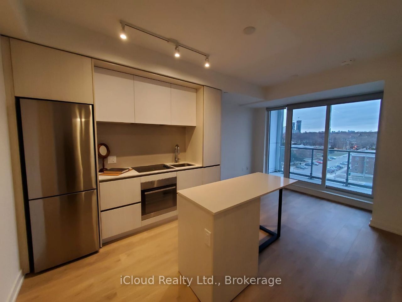 225 Sumach Street 610 Property Photo 3