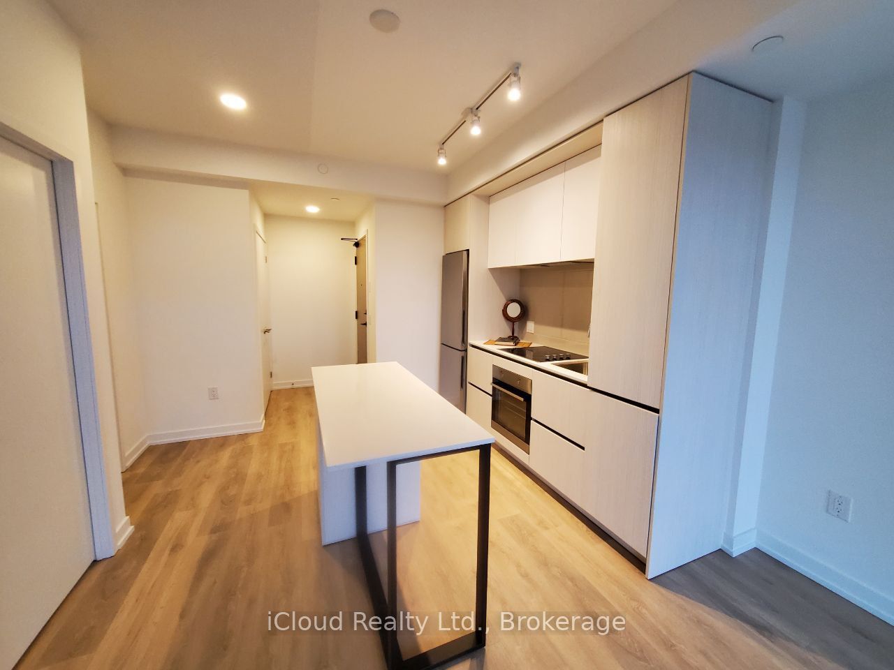 225 Sumach Street 610 Property Photo 6