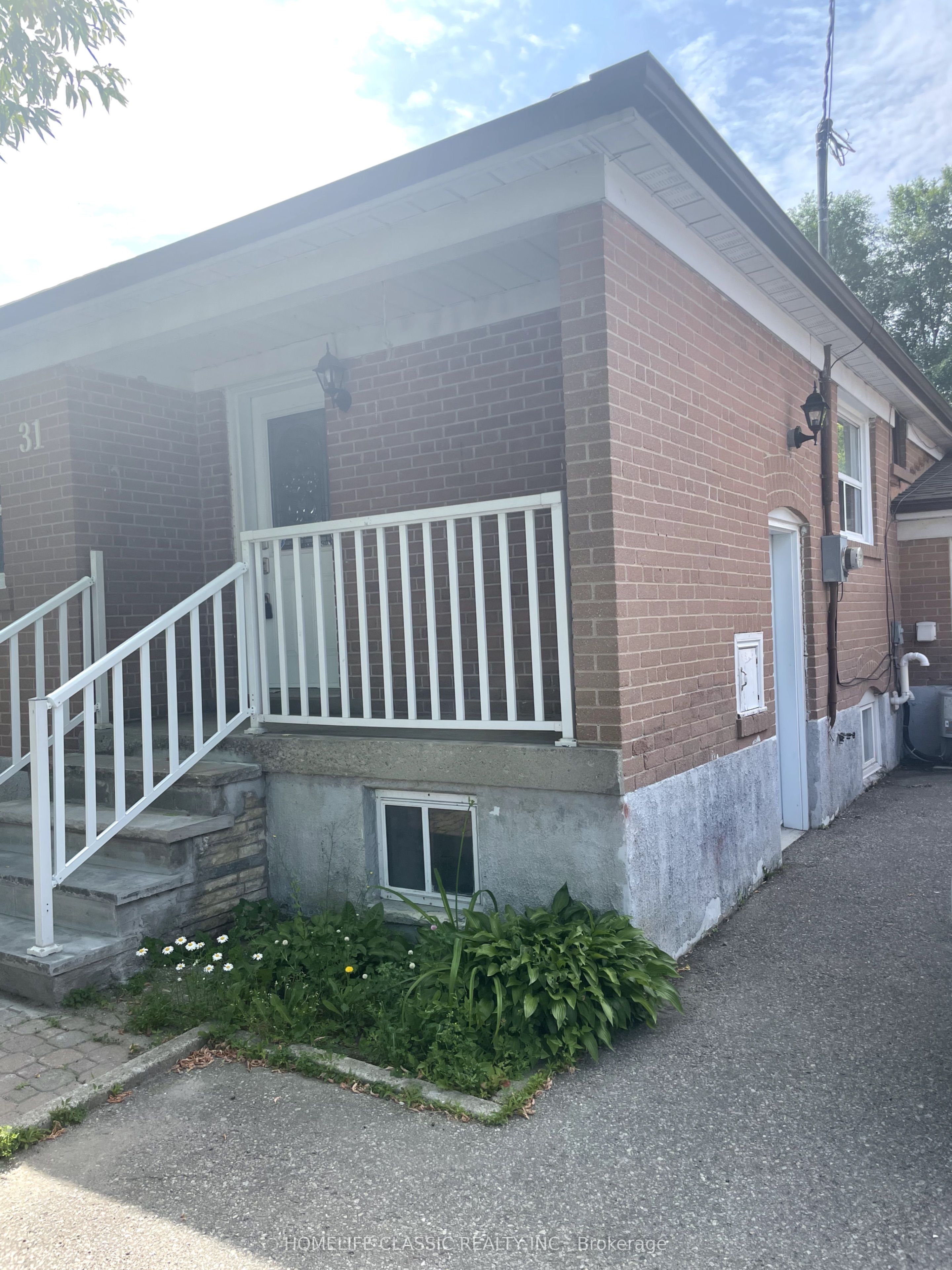 31 Madawaska Avenue Lower Property Photo 1