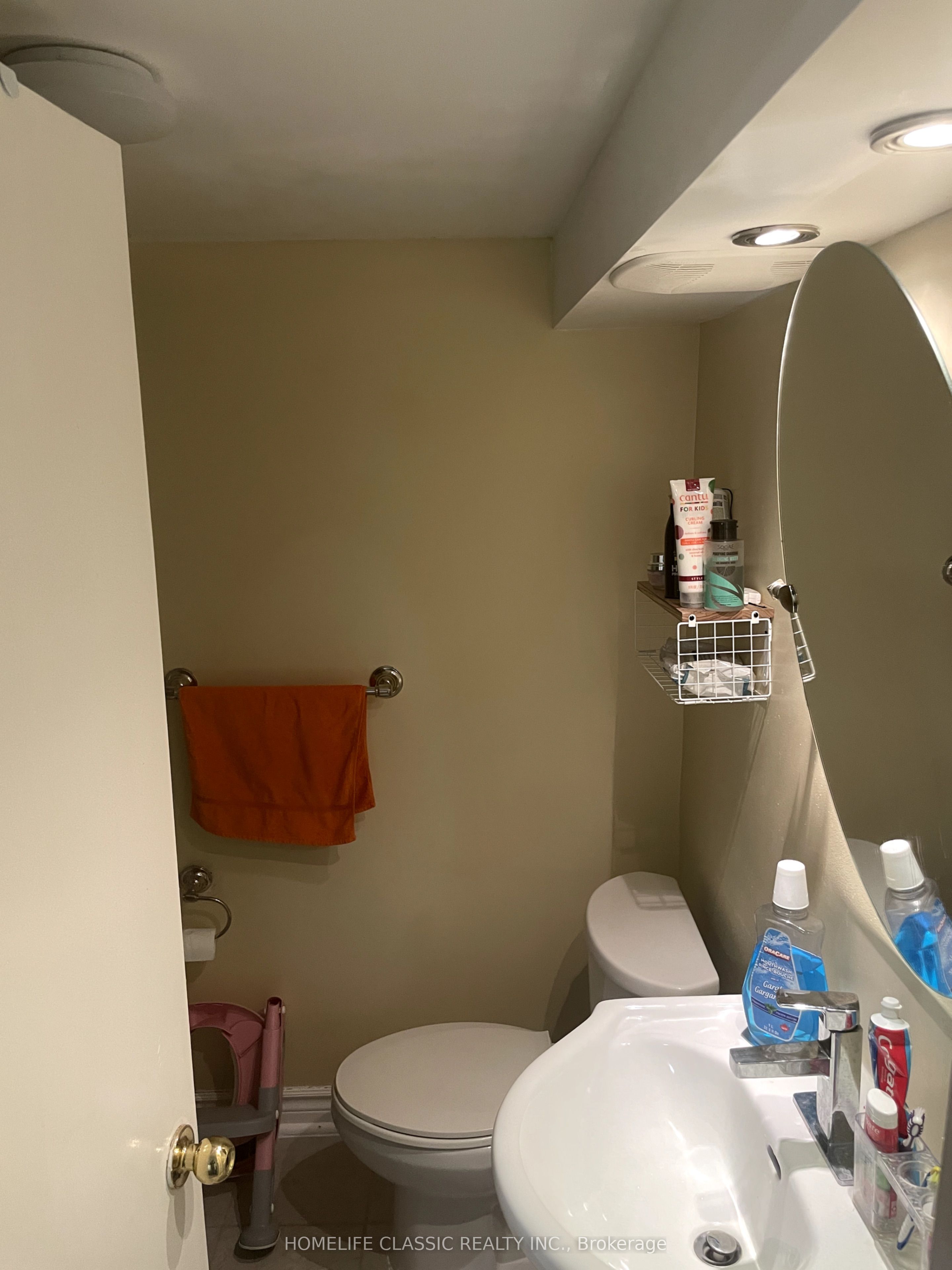 31 Madawaska Avenue Lower Property Photo 4