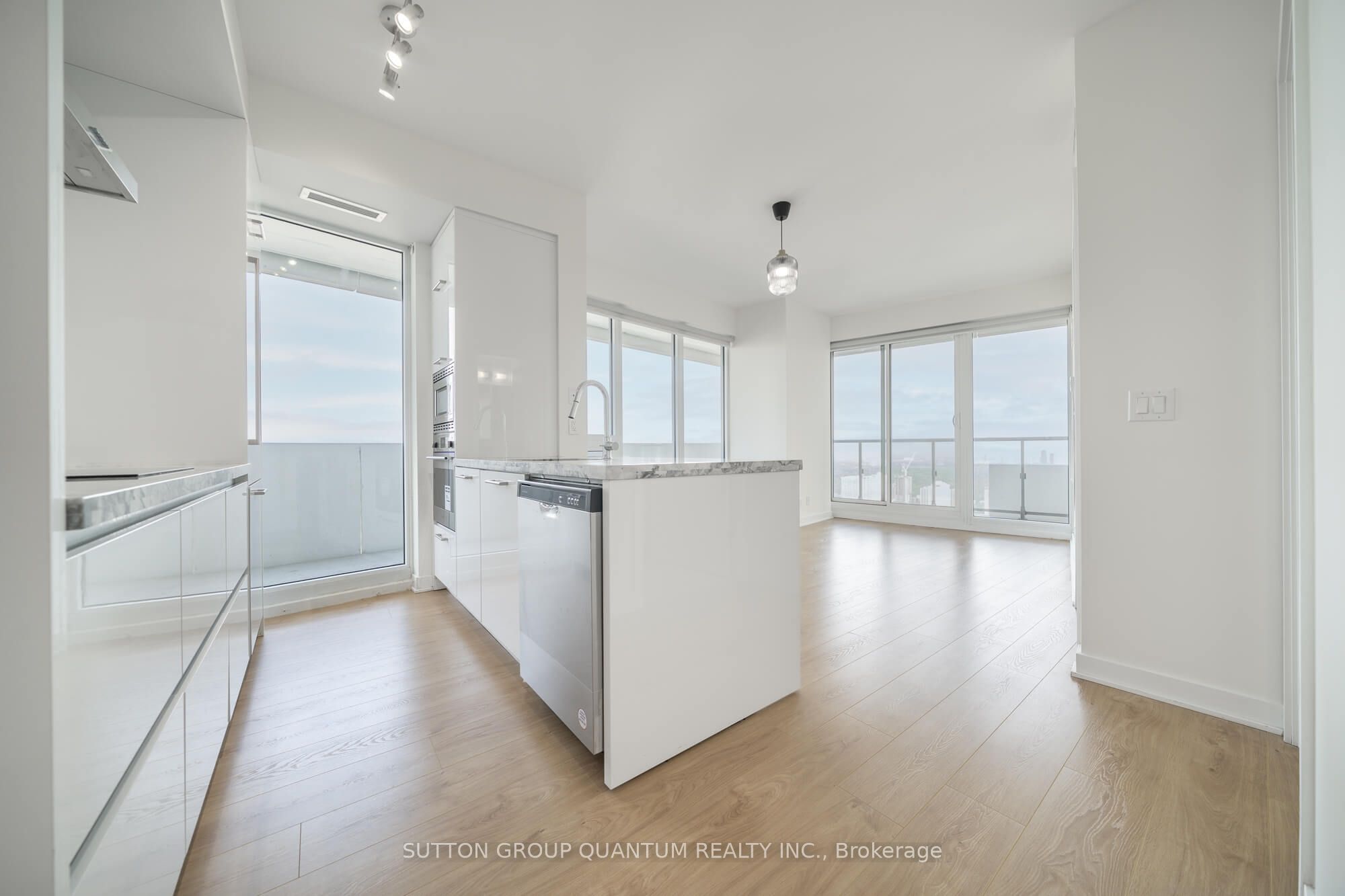 2221 Yonge Street 4003 Property Photo 3
