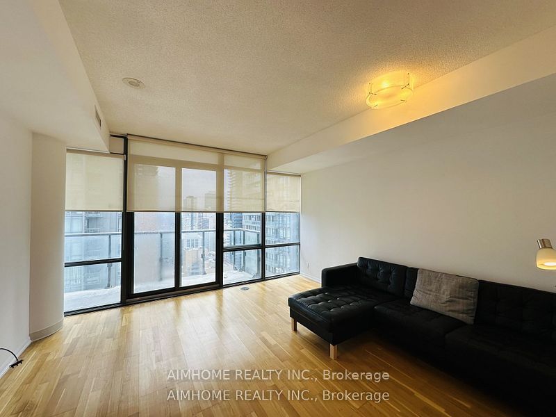 832 Bay Street 2506 Property Photo 3