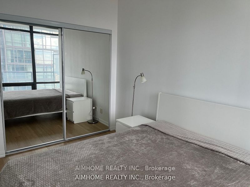 832 Bay Street 2506 Property Photo 6