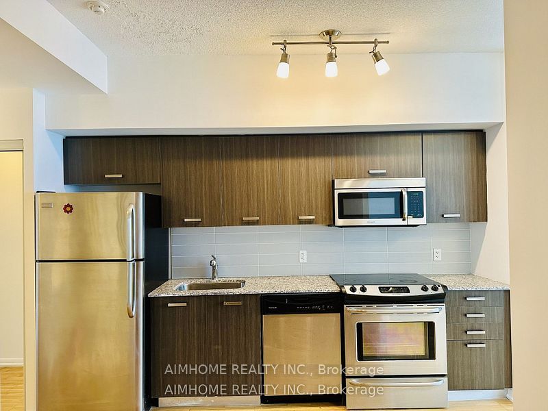 832 Bay Street 2506 Property Photo 7