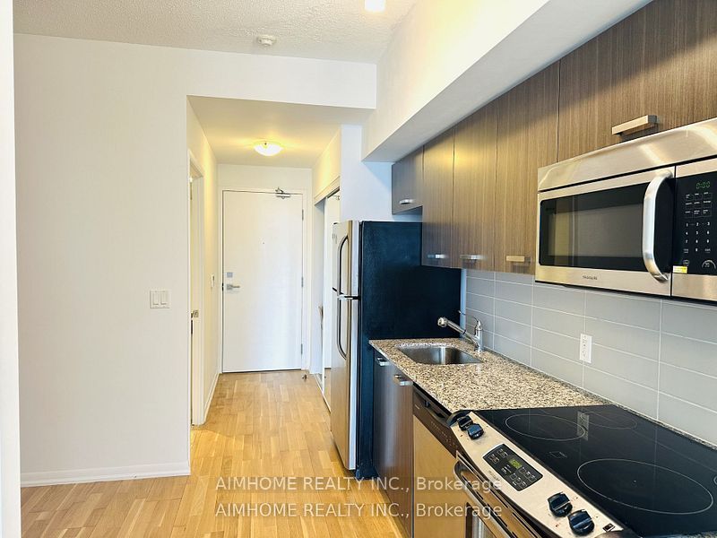 832 Bay Street 2506 Property Photo 8