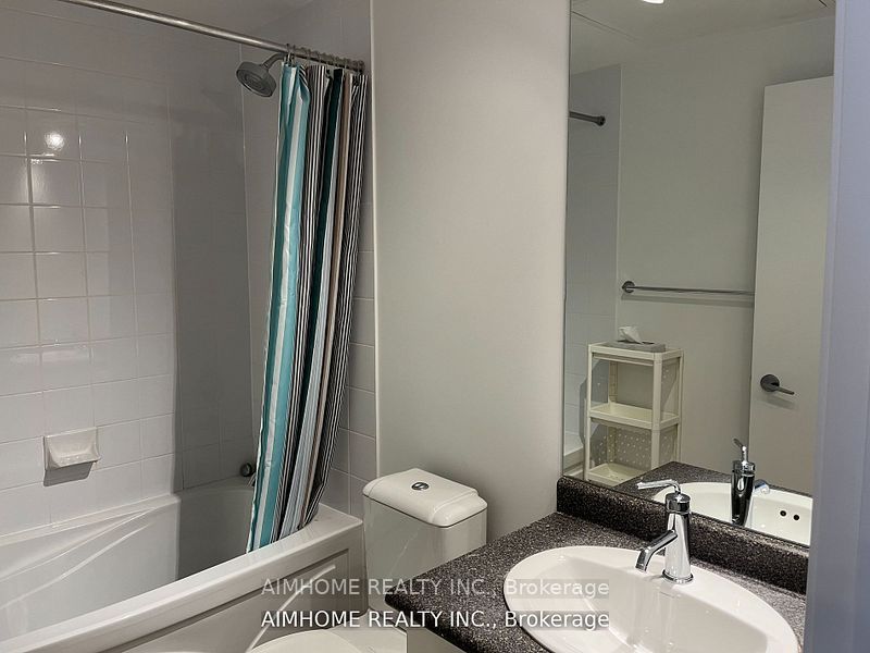 832 Bay Street 2506 Property Photo 10