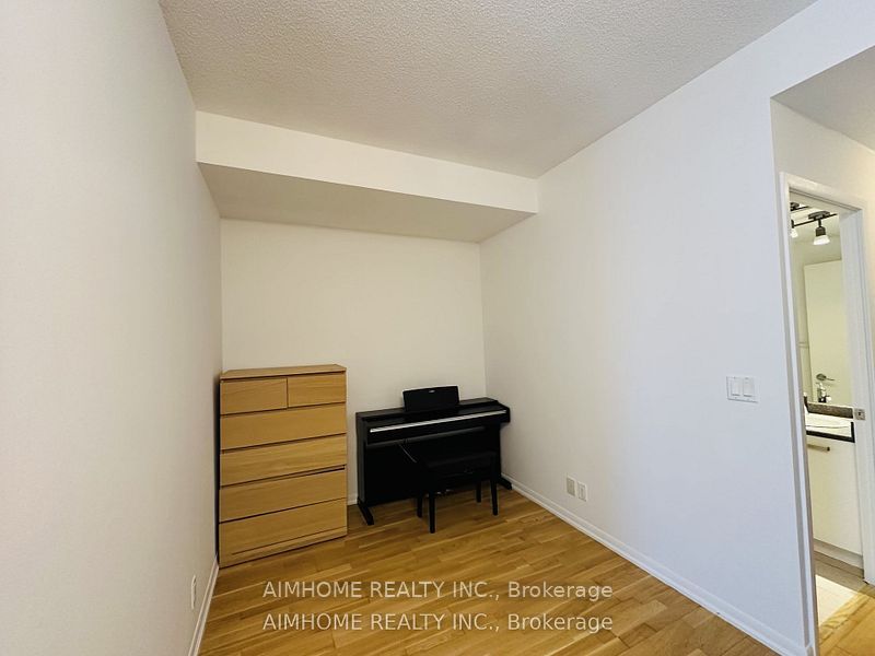 832 Bay Street 2506 Property Photo 12