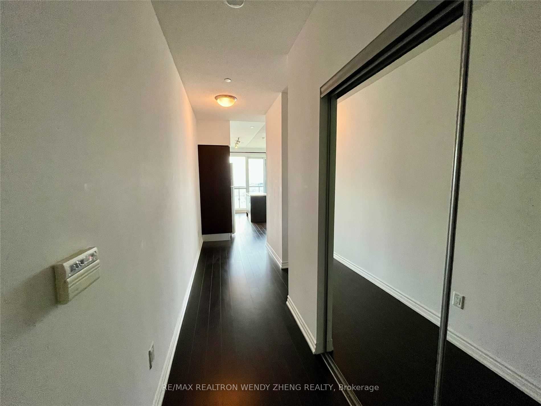 #4014 - 386 Yonge Street Property Photo 5