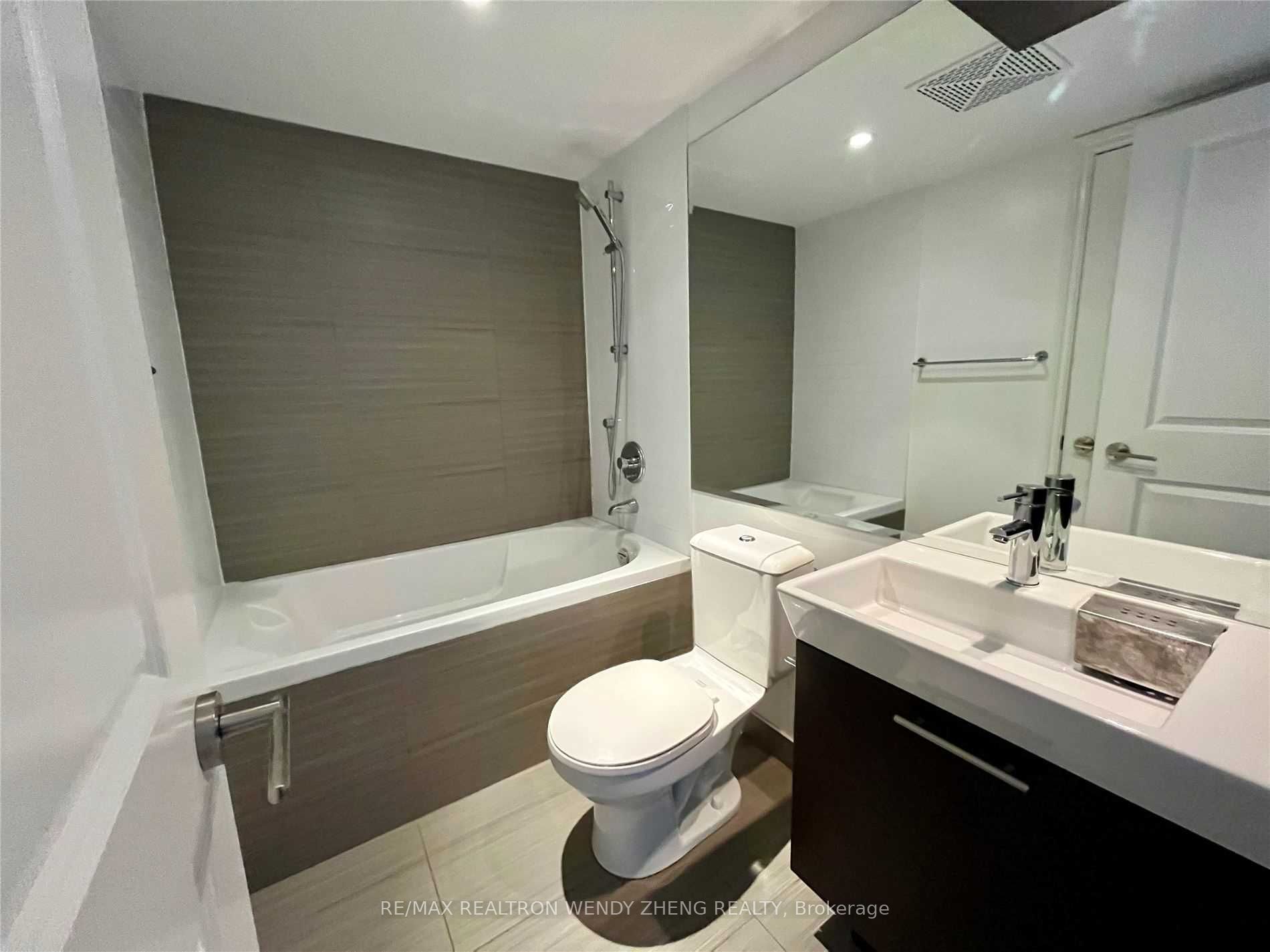#4014 - 386 Yonge Street Property Photo 6