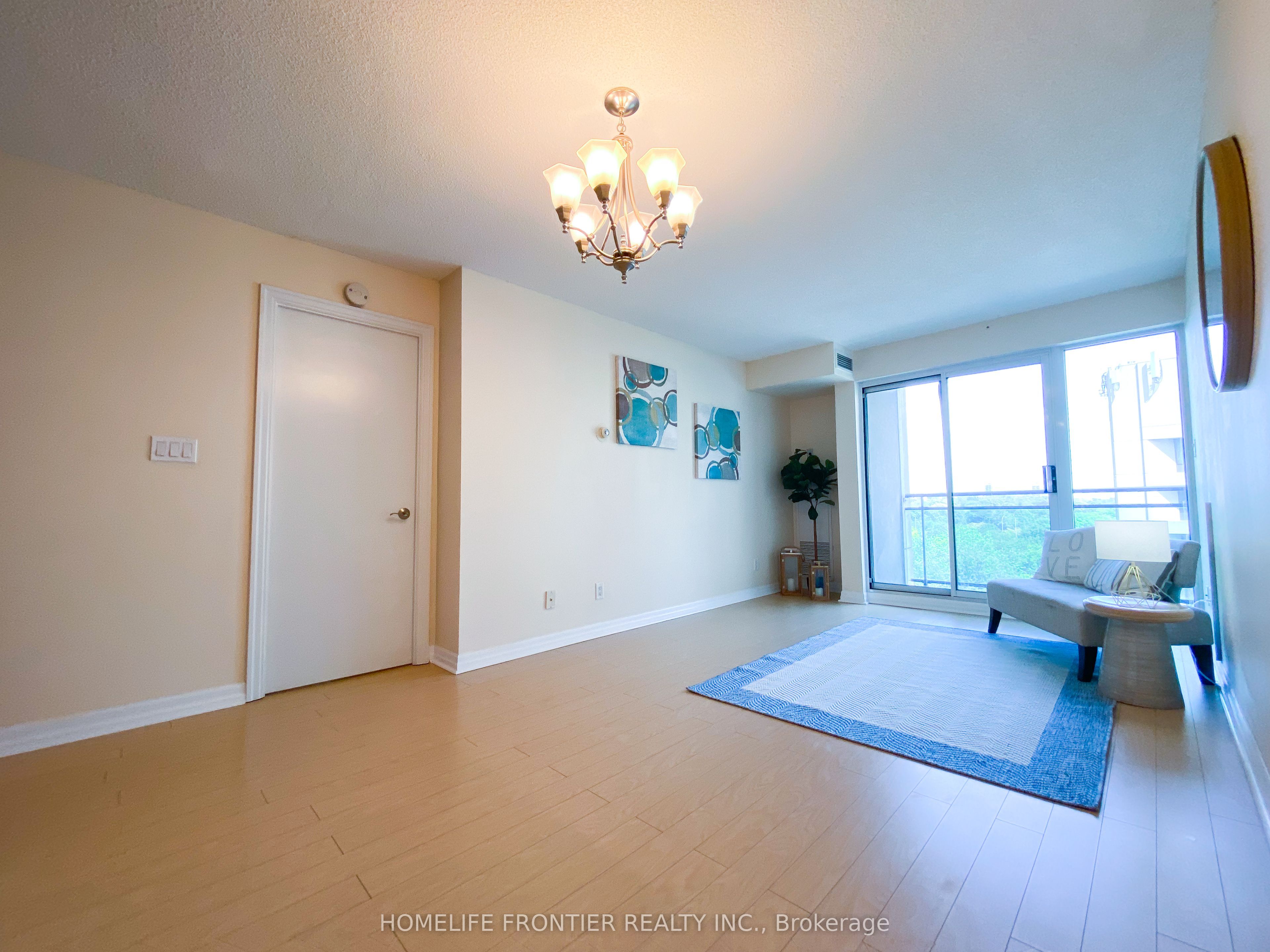 #903 - 300 Bloor Street Property Photo 4