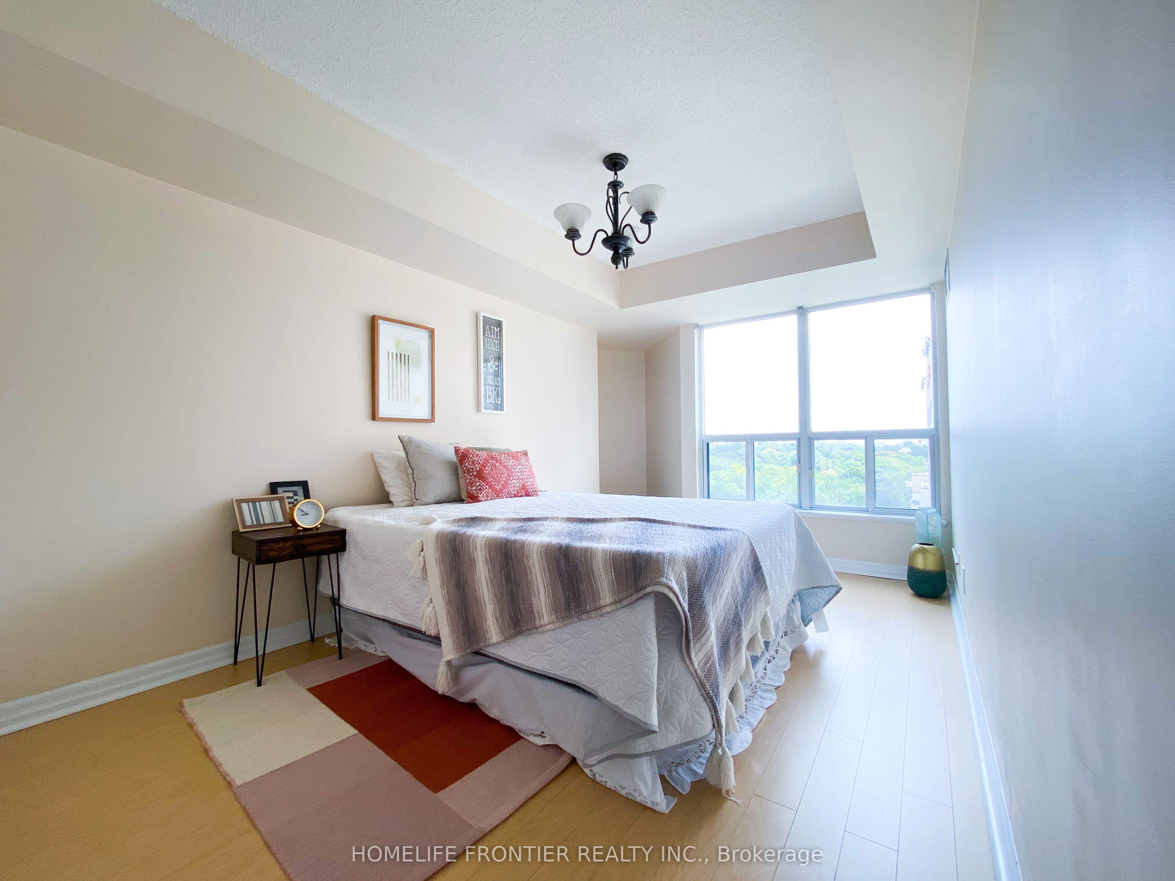 #903 - 300 Bloor Street Property Photo 8